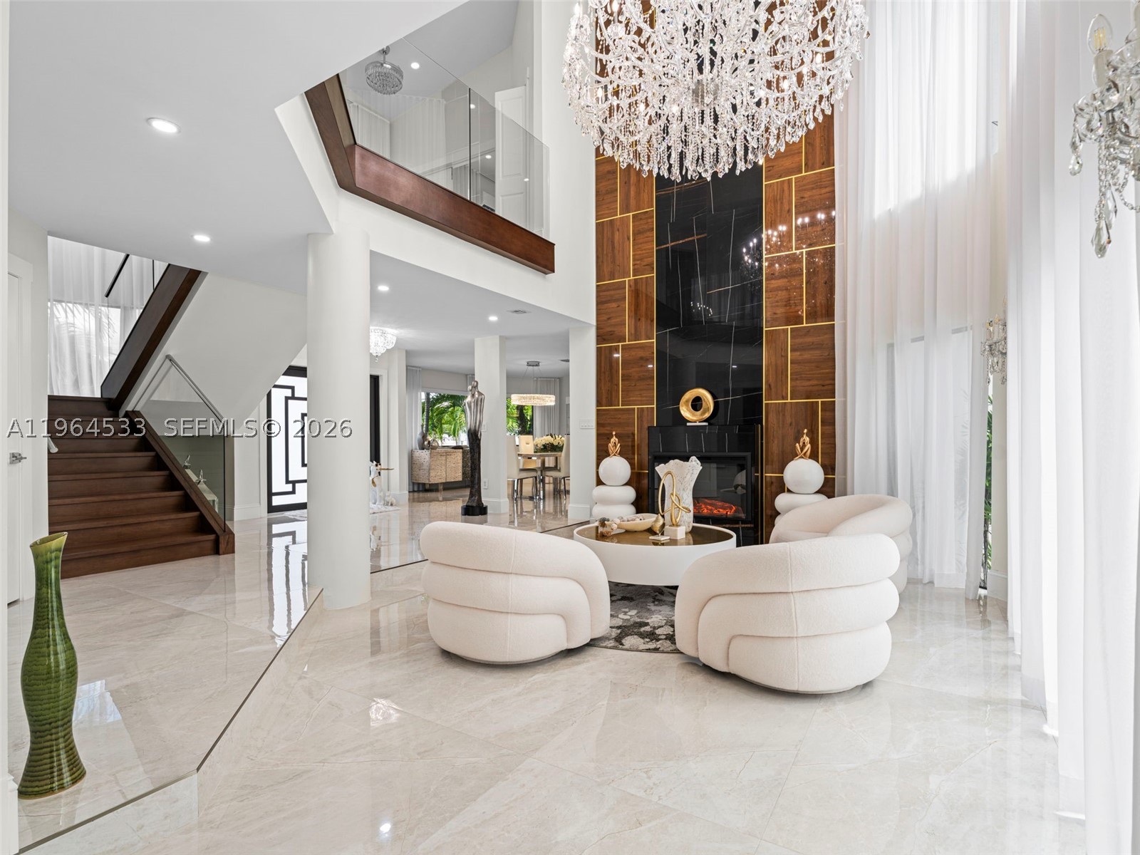 6180 Pine Tree Dr, Miami Beach FL 33140