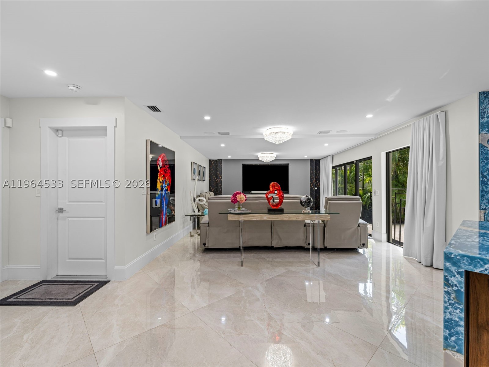6180 Pine Tree Dr, Miami Beach FL 33140