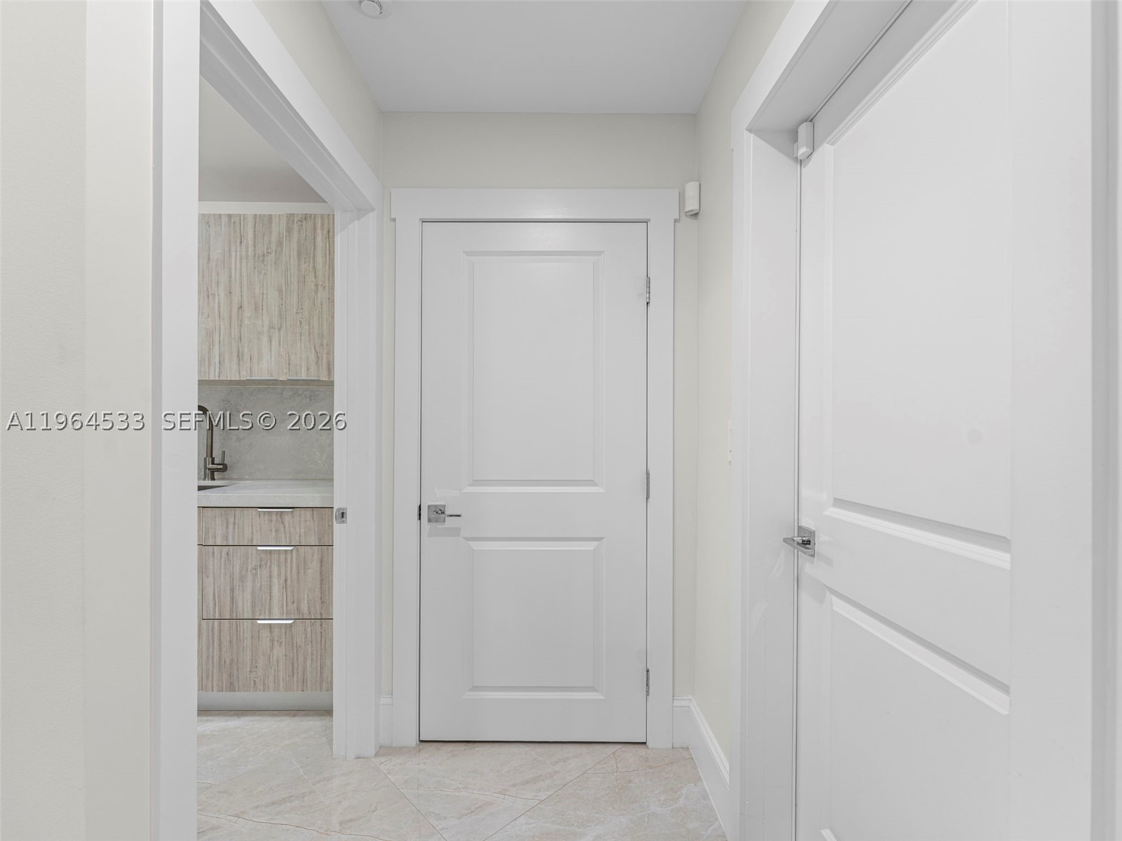 6180 Pine Tree Dr, Miami Beach FL 33140