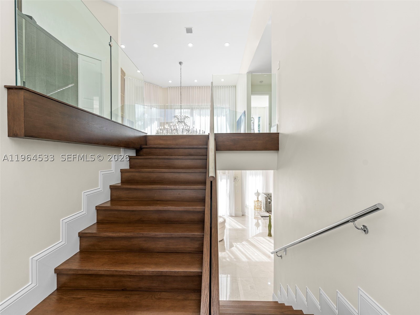 6180 Pine Tree Dr, Miami Beach FL 33140