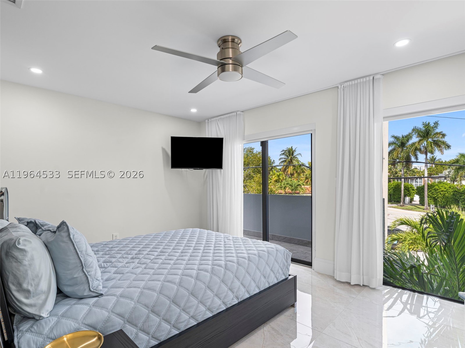 6180 Pine Tree Dr, Miami Beach FL 33140