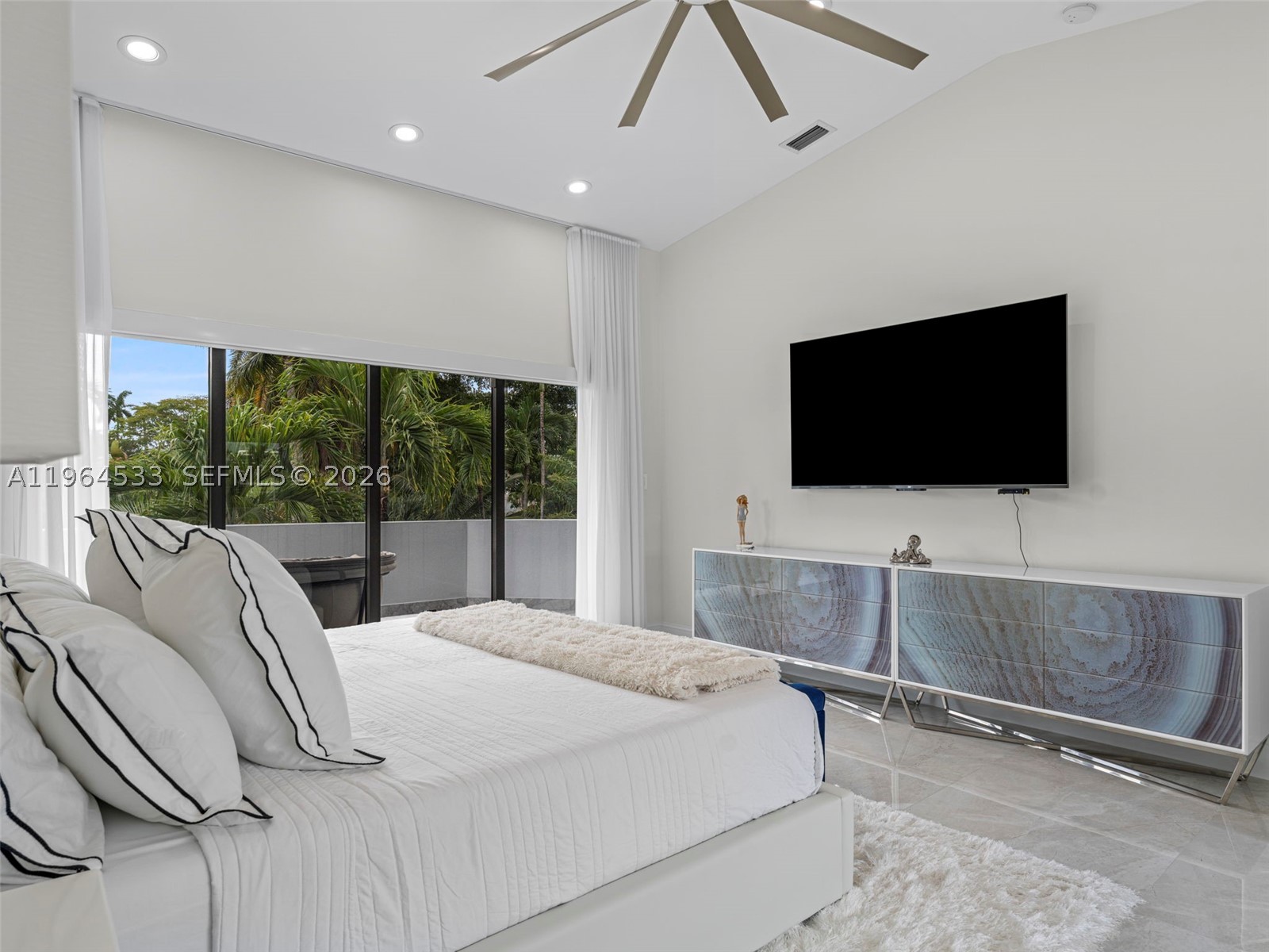 6180 Pine Tree Dr, Miami Beach FL 33140
