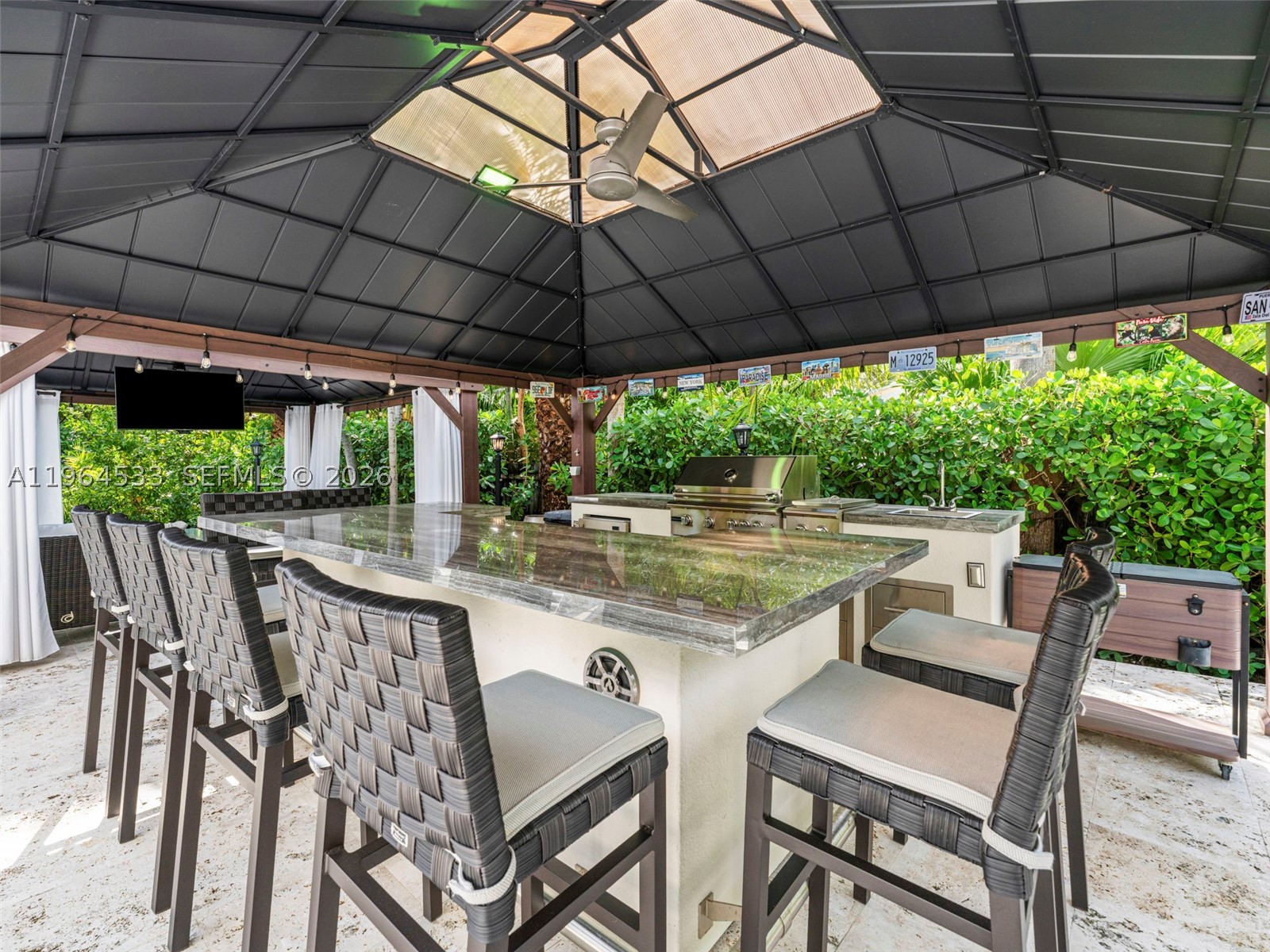 6180 Pine Tree Dr, Miami Beach FL 33140