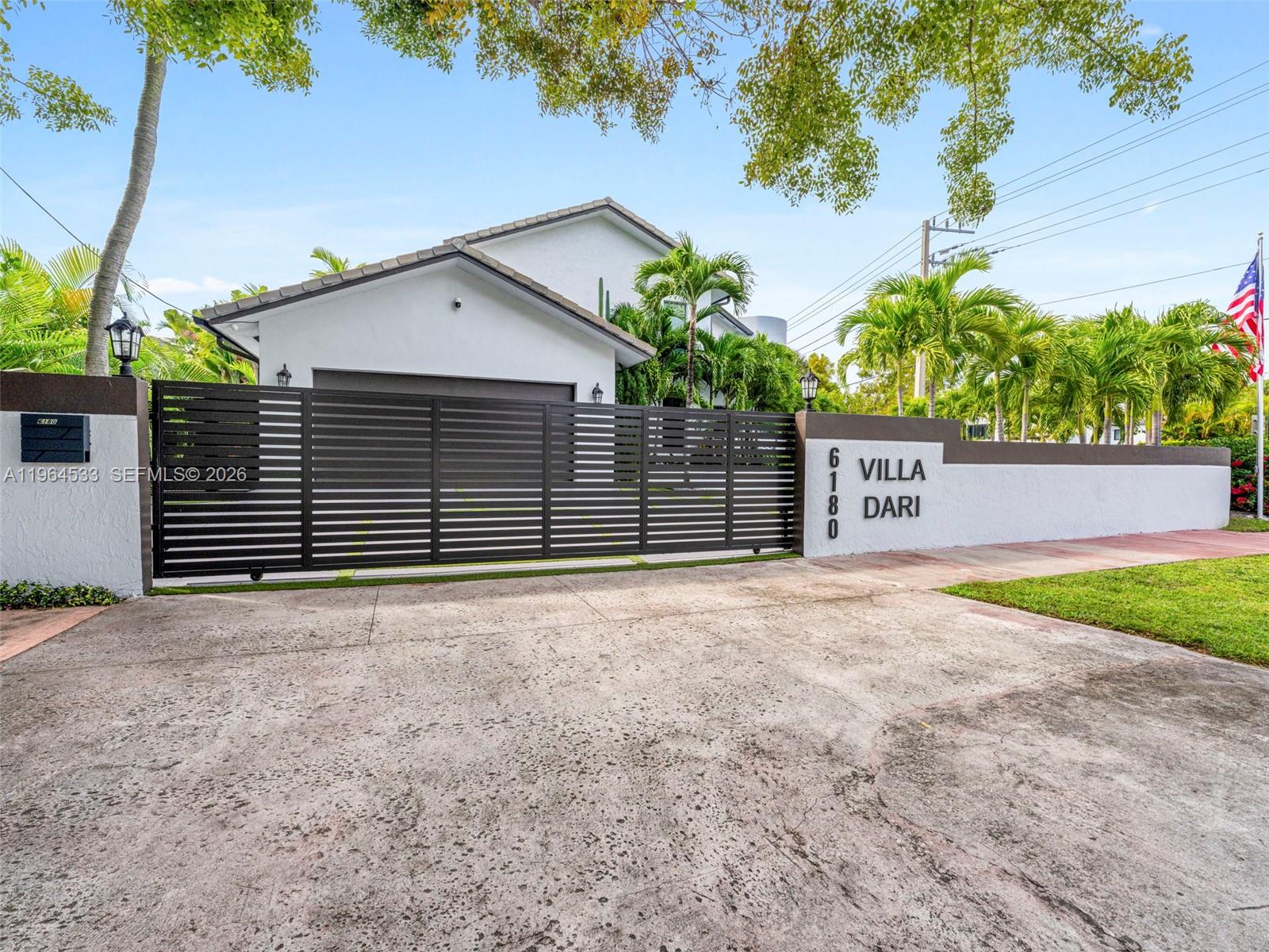 6180 Pine Tree Dr, Miami Beach FL 33140