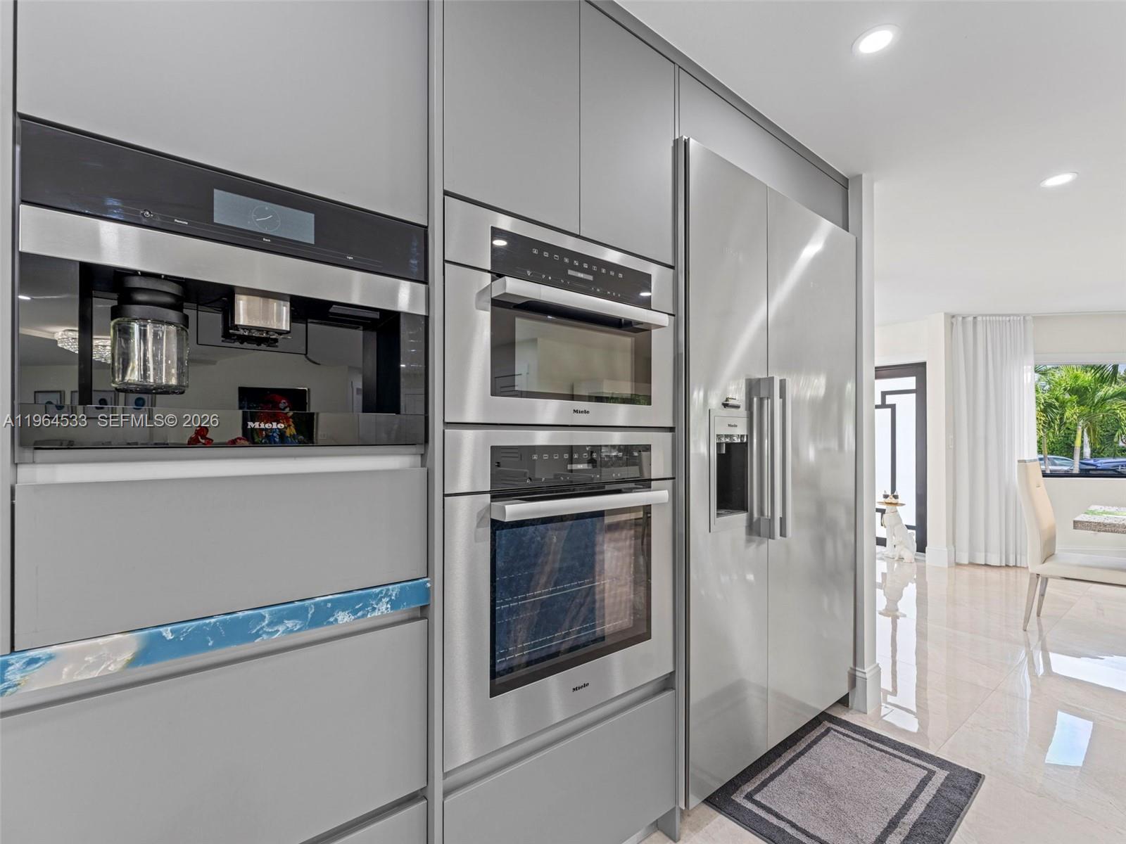 6180 Pine Tree Dr, Miami Beach FL 33140