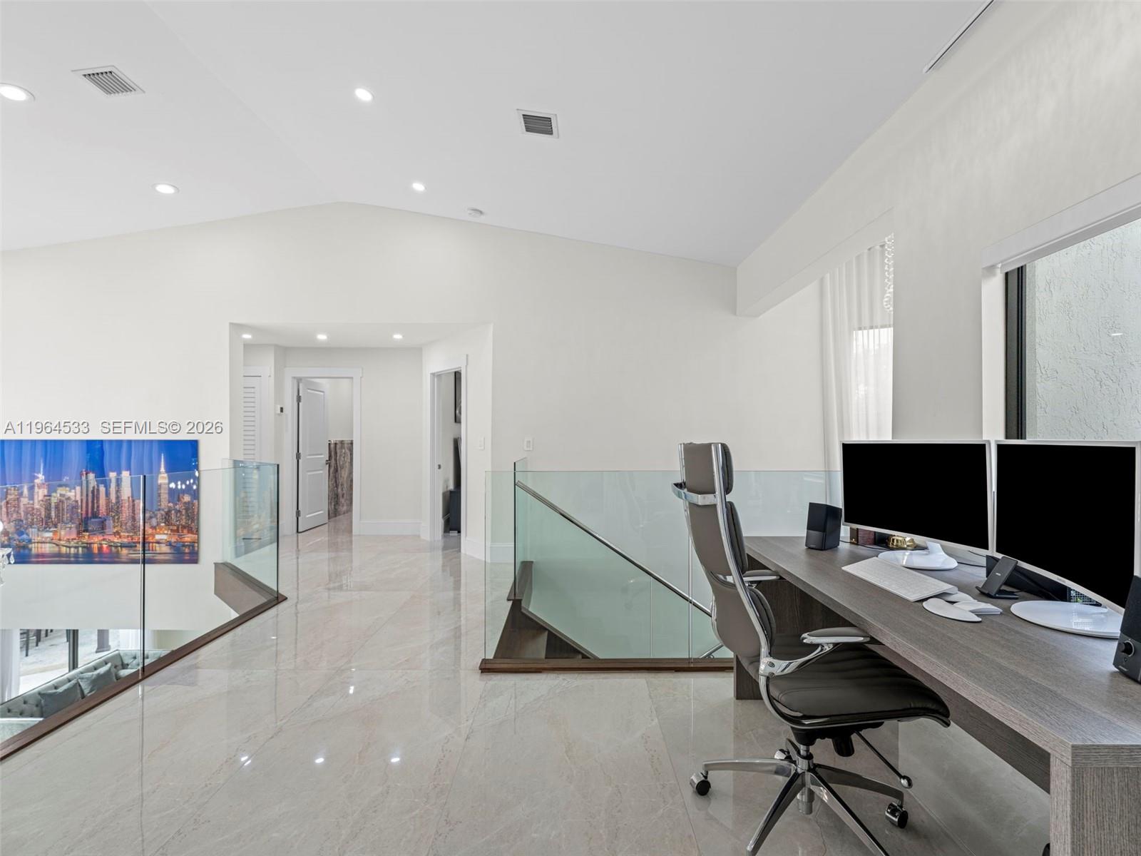 6180 Pine Tree Dr, Miami Beach FL 33140