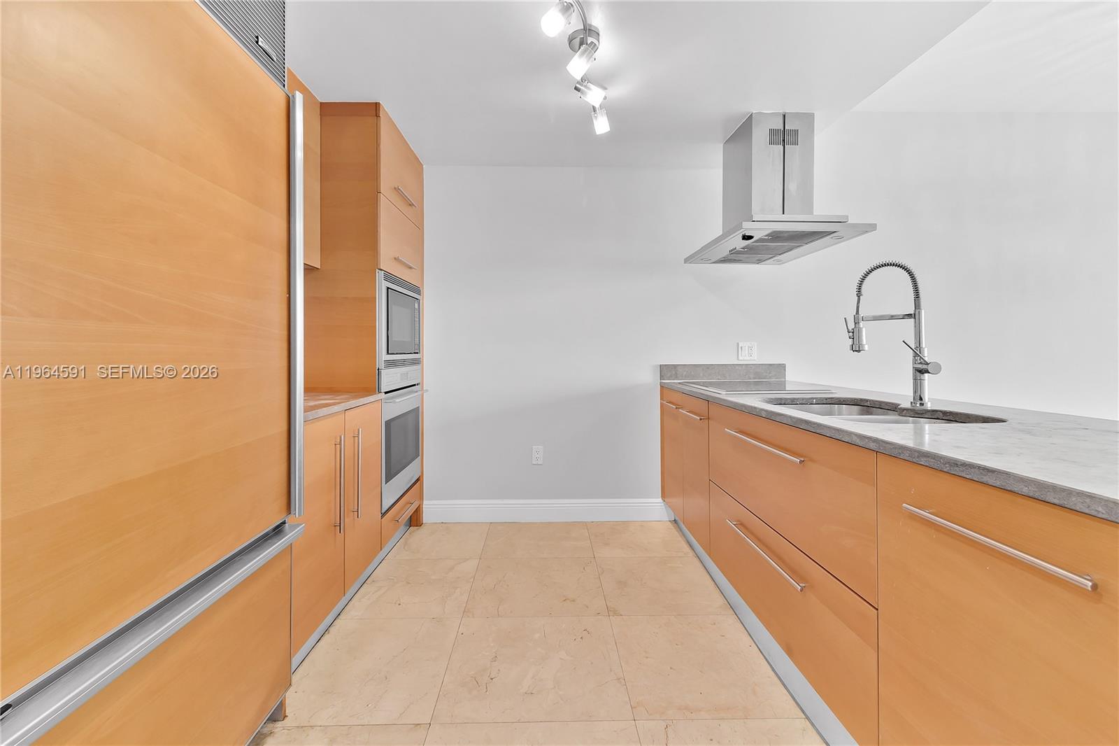 465 Brickell Ave #917, Miami FL 33131