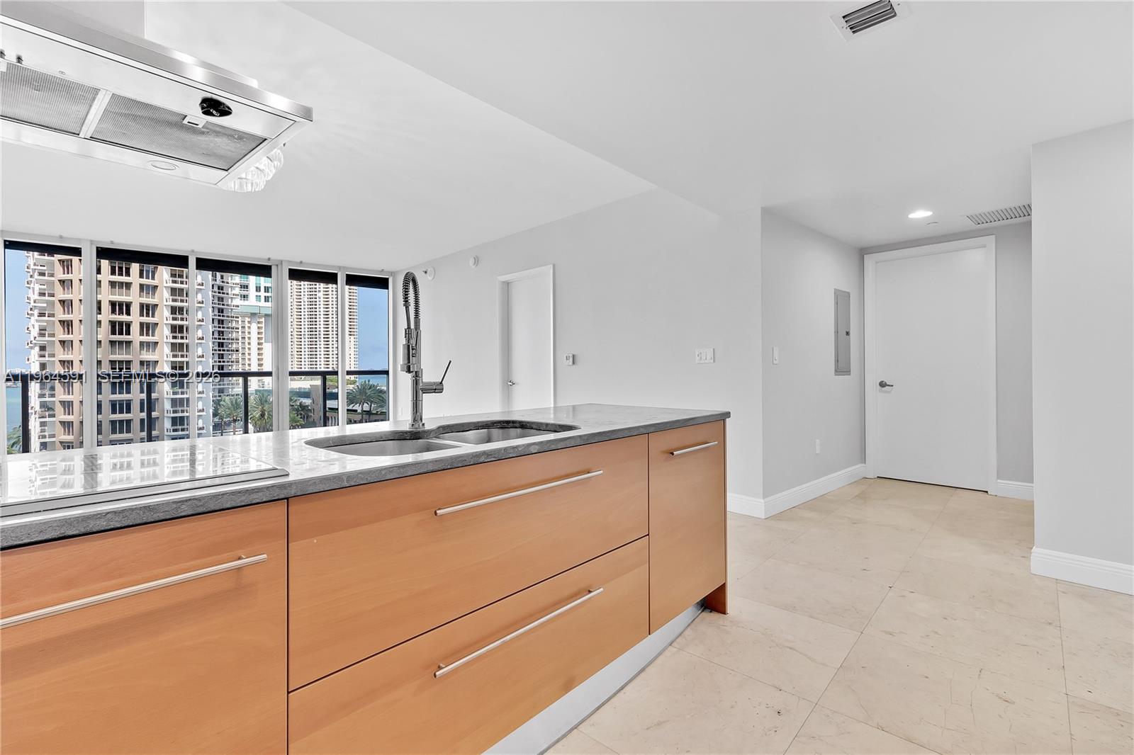 465 Brickell Ave #917, Miami FL 33131