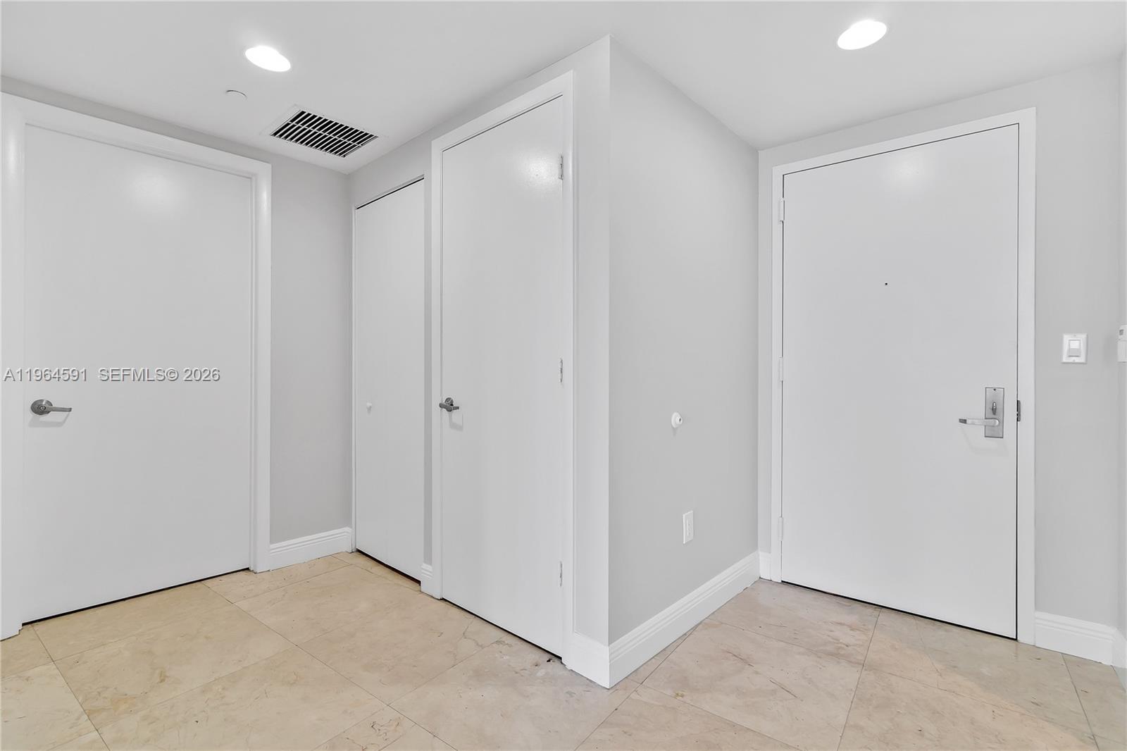 465 Brickell Ave #917, Miami FL 33131