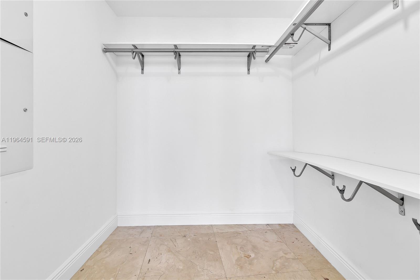 465 Brickell Ave #917, Miami FL 33131