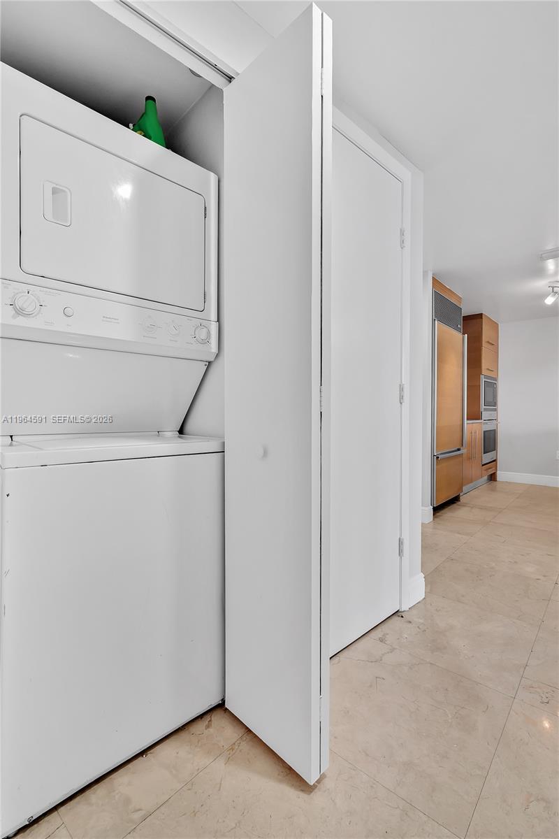 465 Brickell Ave #917, Miami FL 33131