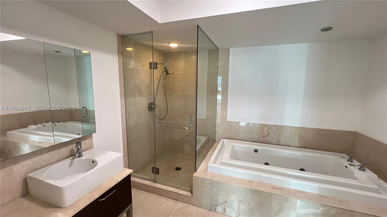 218 SE 14th St #1504, Miami FL 33131