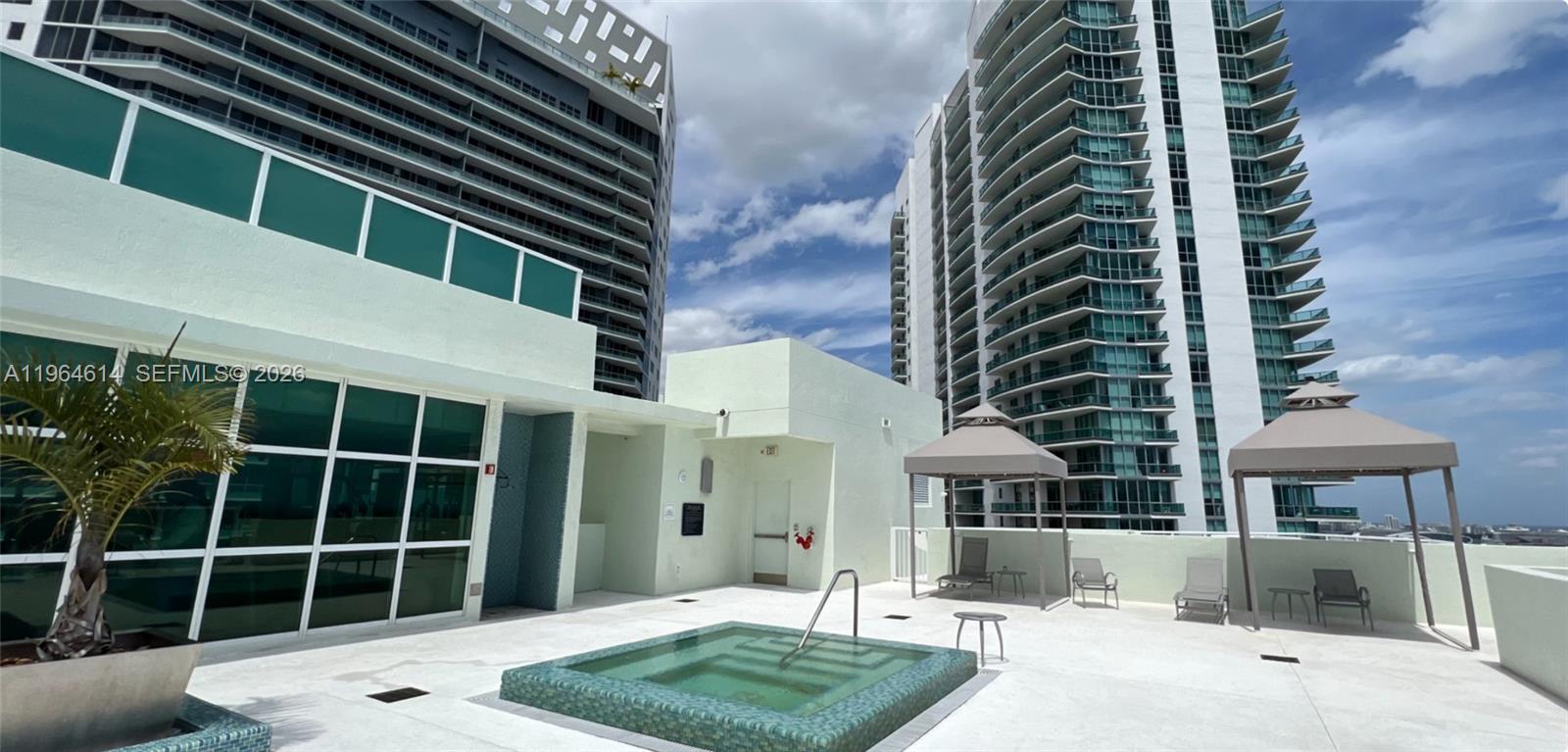 218 SE 14th St #1504, Miami FL 33131