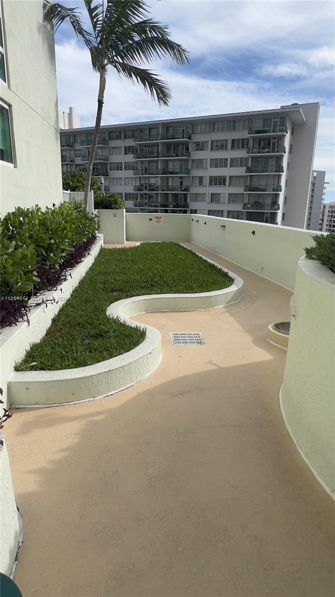 218 SE 14th St #1504, Miami FL 33131