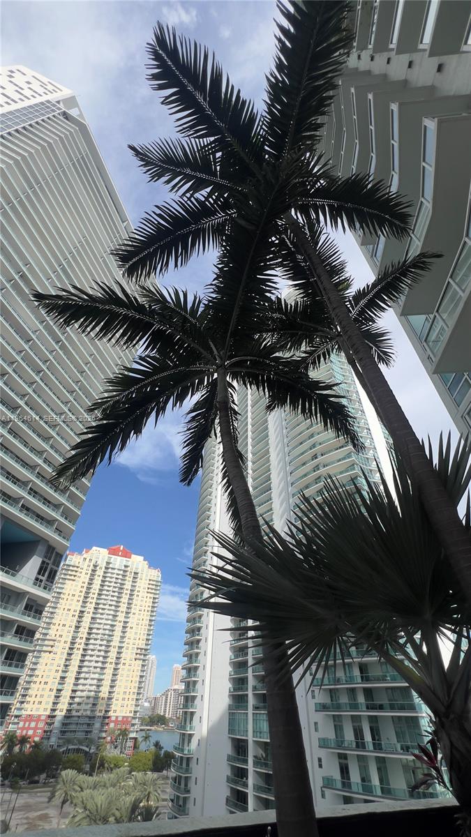 218 SE 14th St #1504, Miami FL 33131