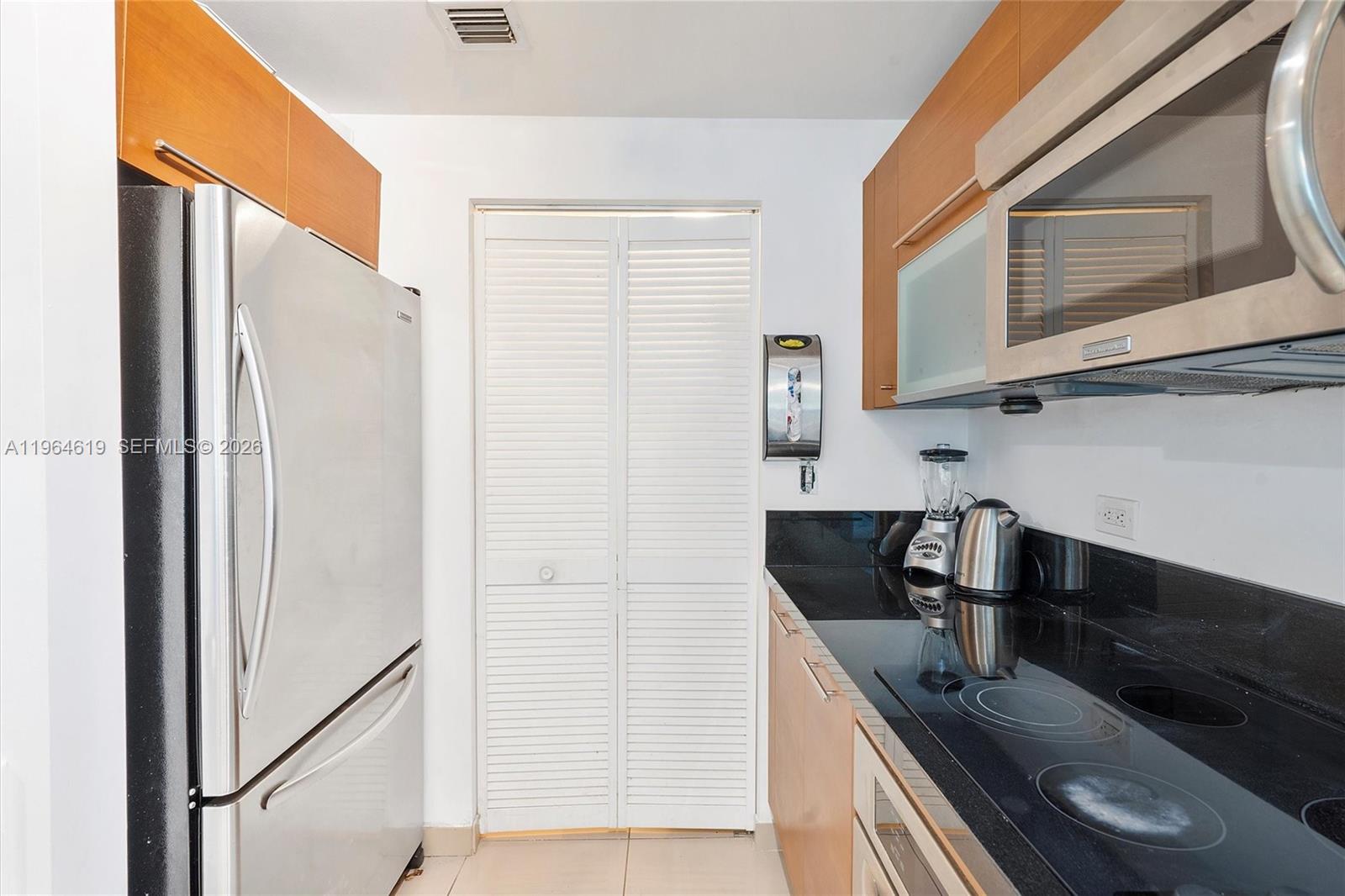 244 Biscayne Blvd #1906, Miami FL 33132