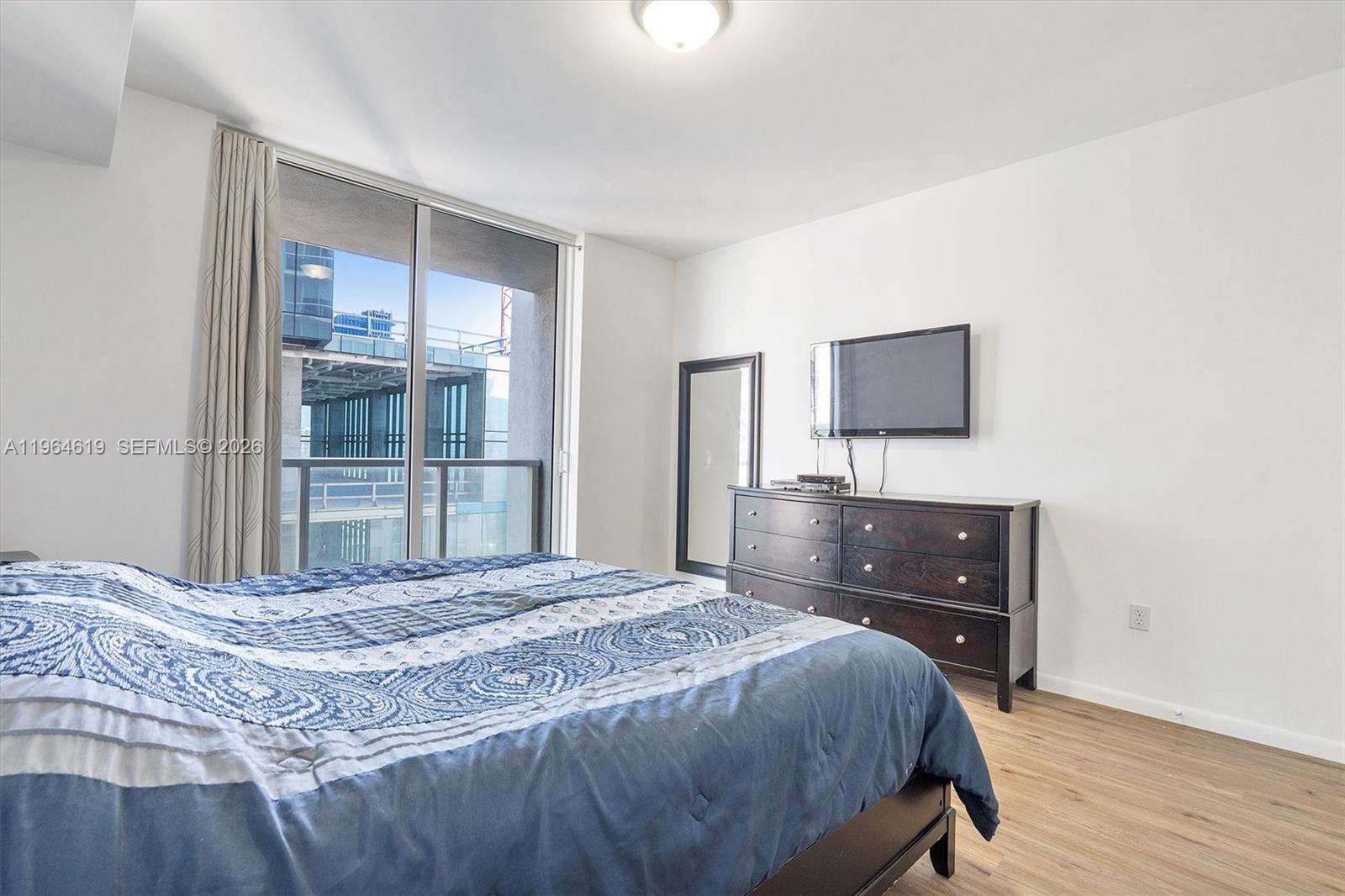 244 Biscayne Blvd #1906, Miami FL 33132