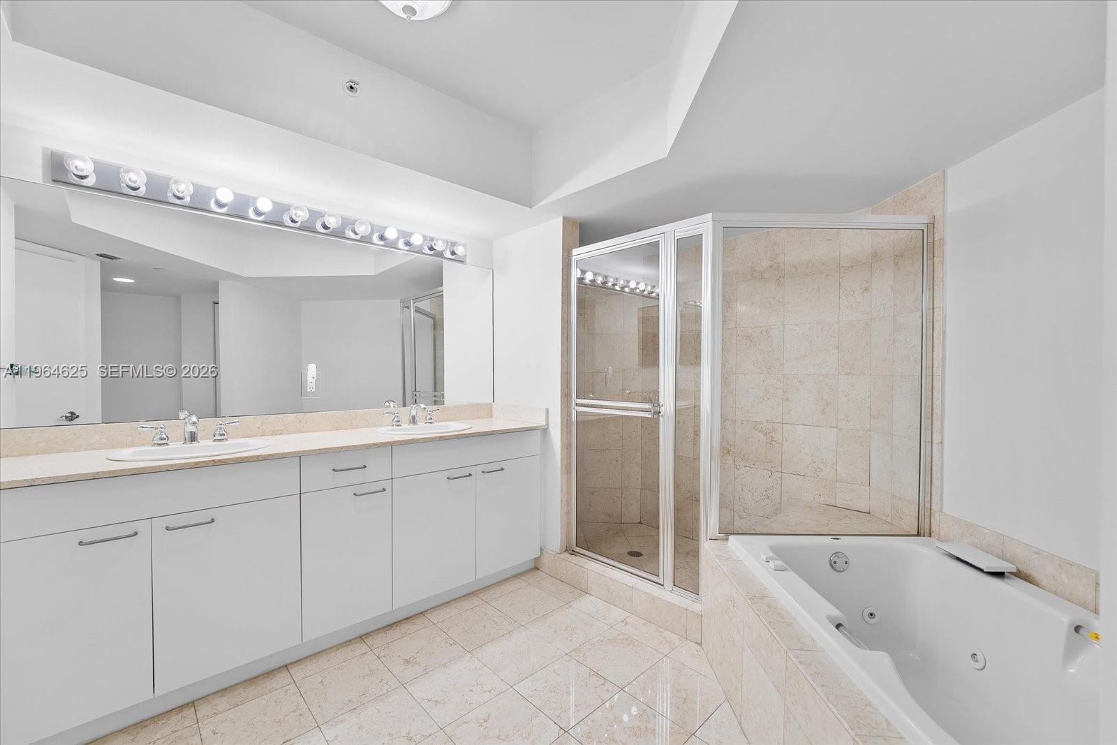 21055 Yacht Club Dr #802, Aventura FL 33180