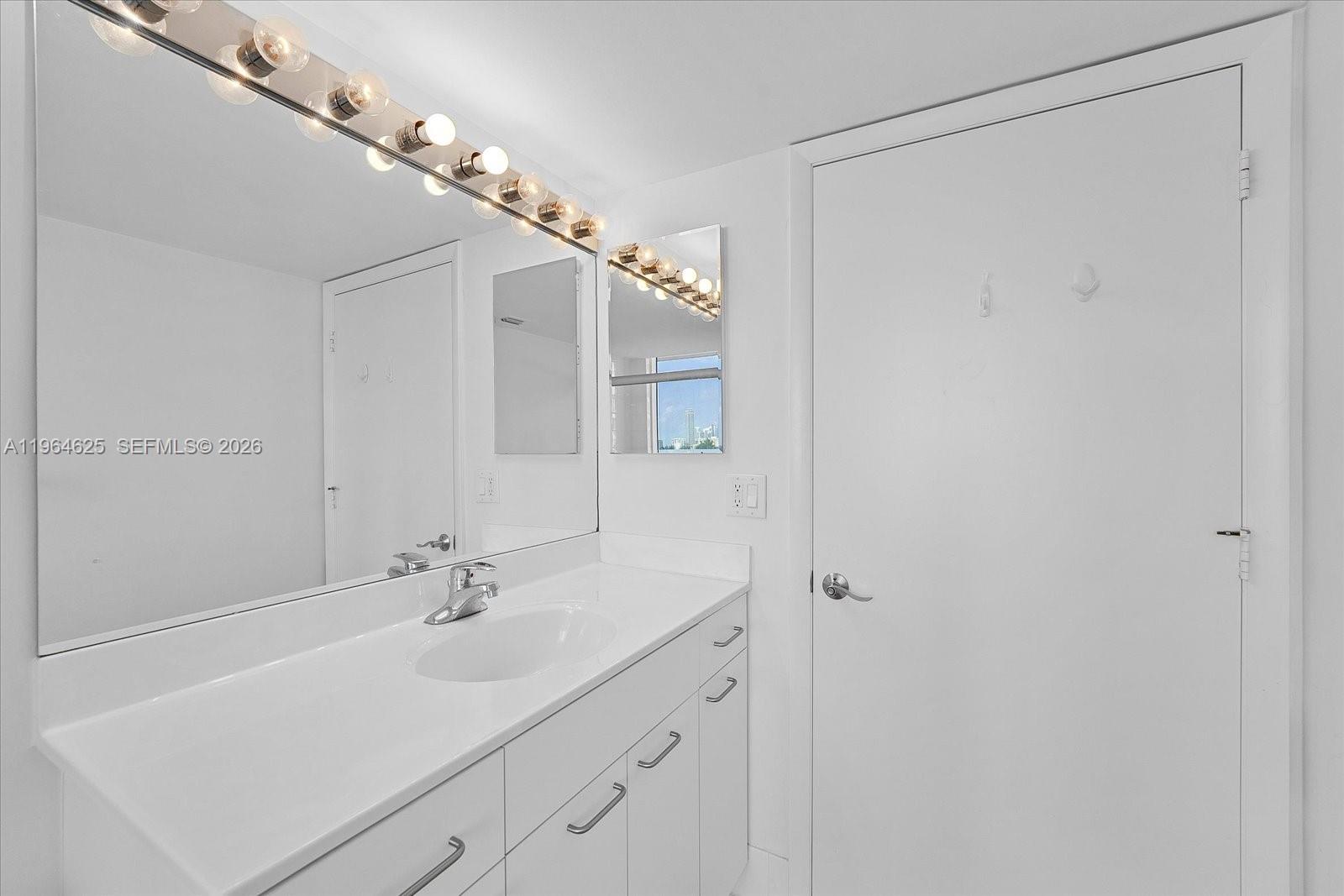 21055 Yacht Club Dr #802, Aventura FL 33180