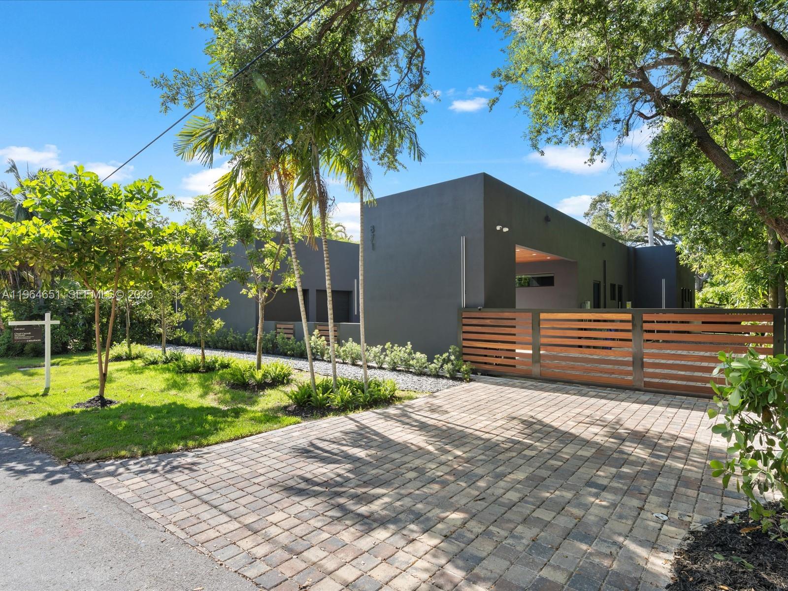 871 NE 83rd St, Miami FL 33138