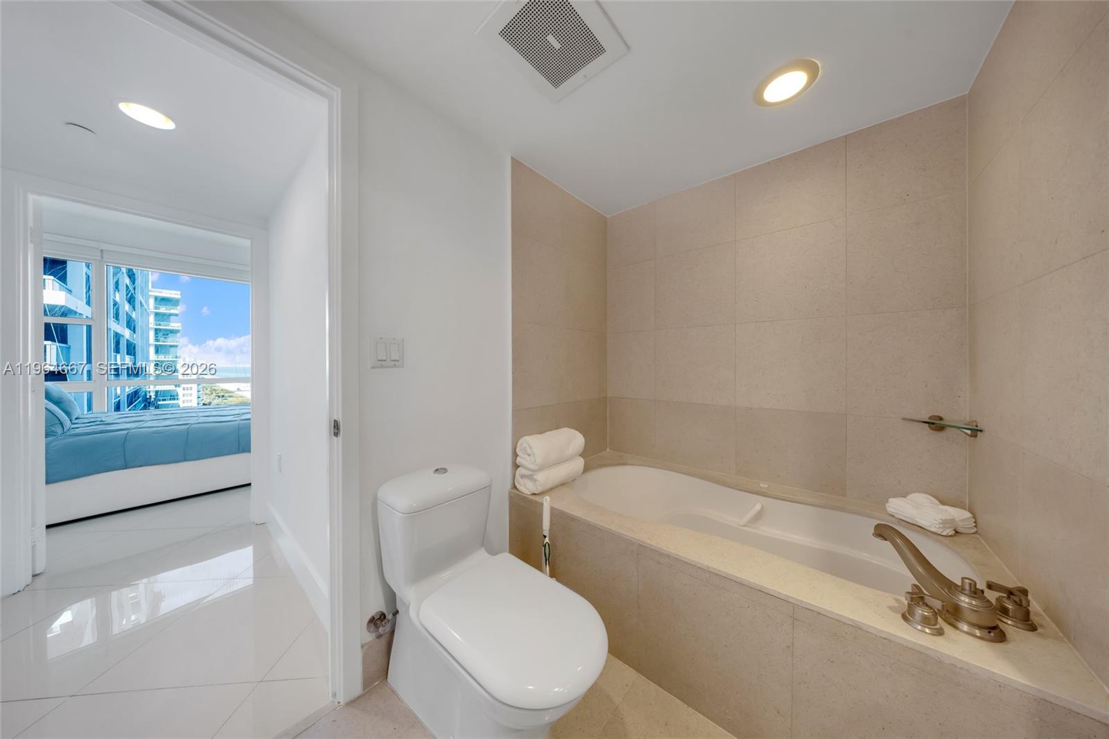 6801 Collins Ave #PH11 / Deed PH02, Miami Beach FL 33141
