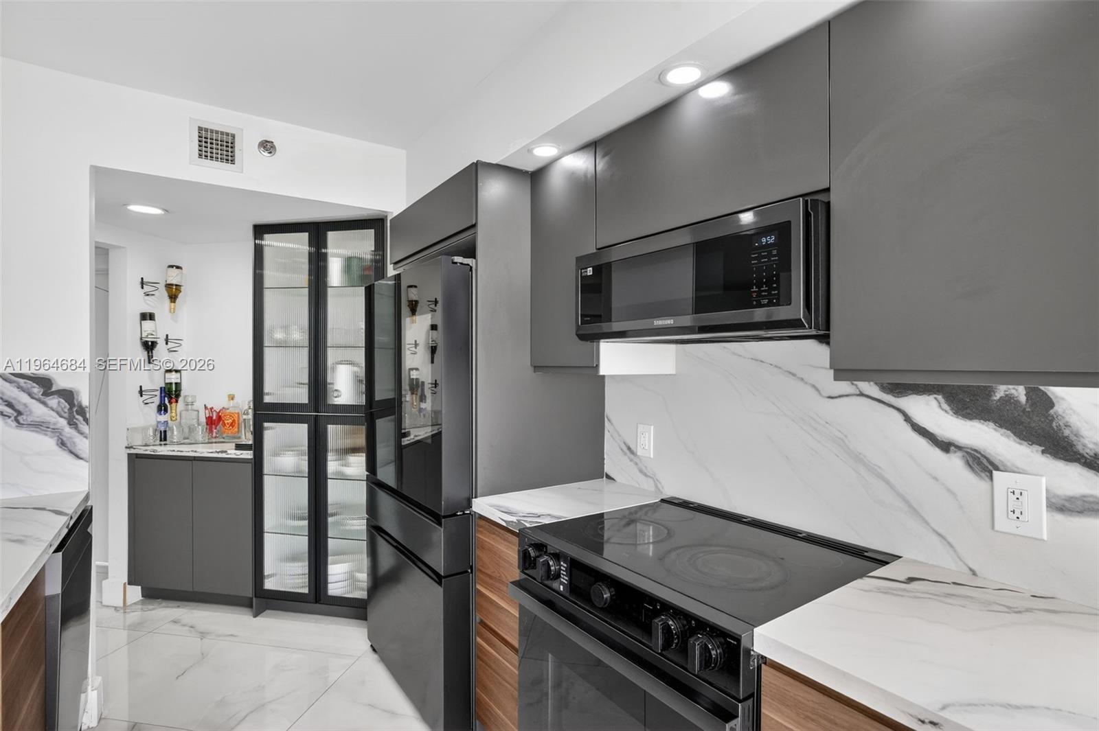 1000 Island Blvd-RENOVATED #1710, Aventura FL 33160