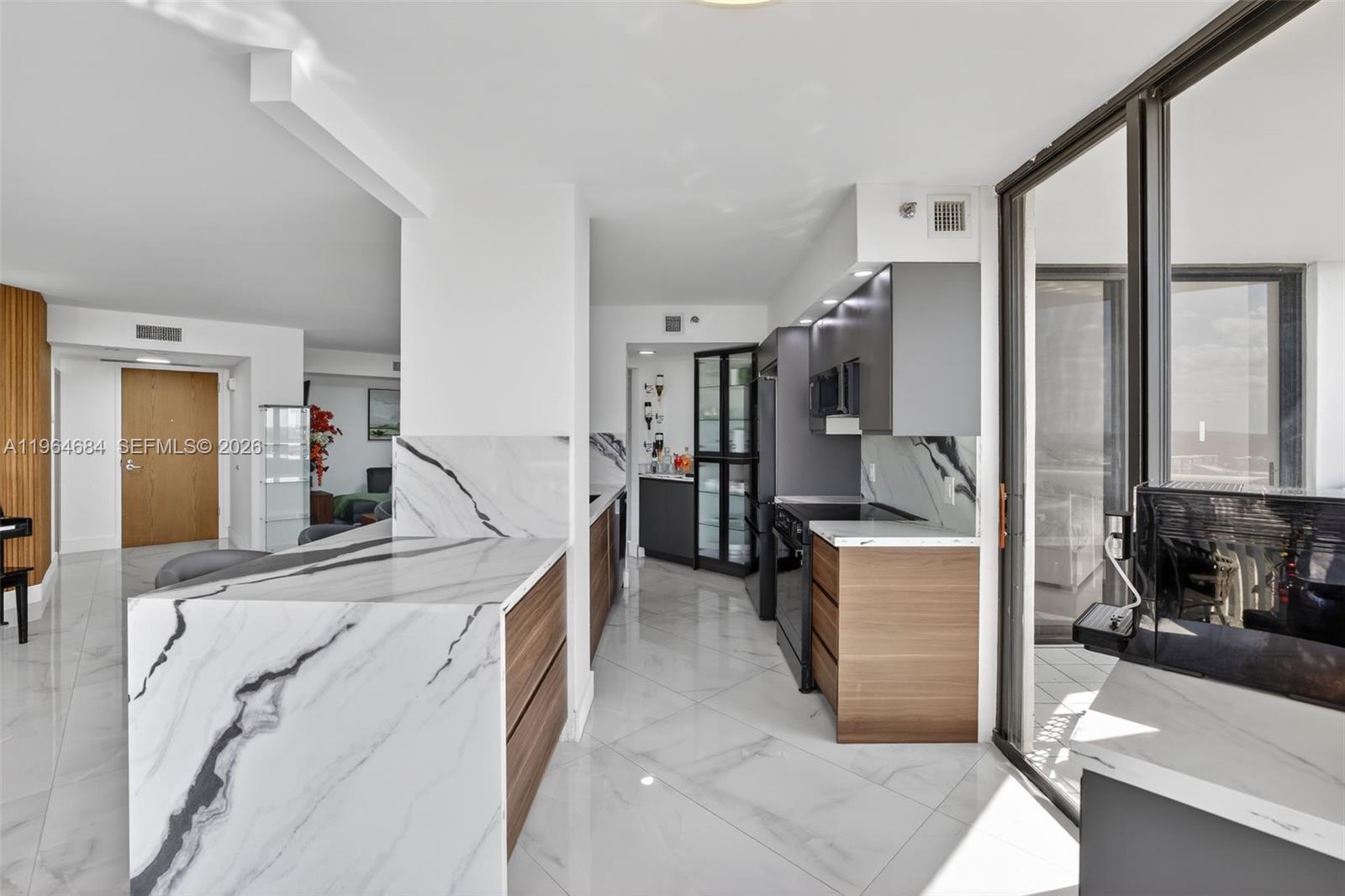 1000 Island Blvd-RENOVATED #1710, Aventura FL 33160