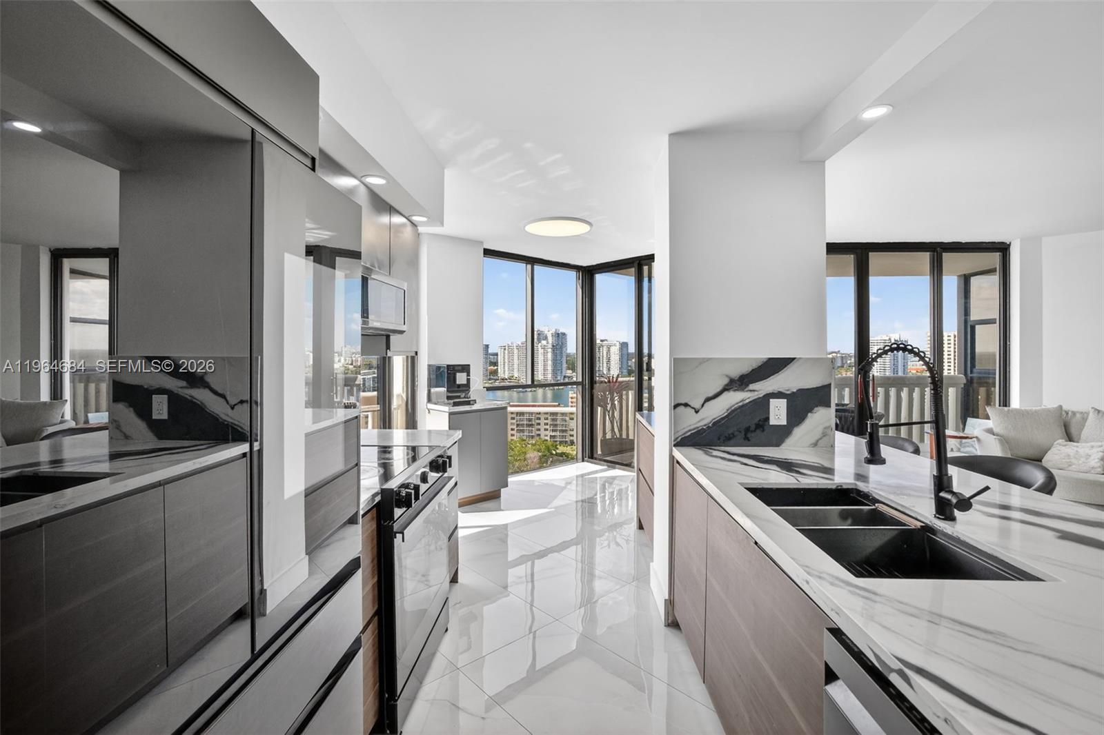1000 Island Blvd-RENOVATED #1710, Aventura FL 33160