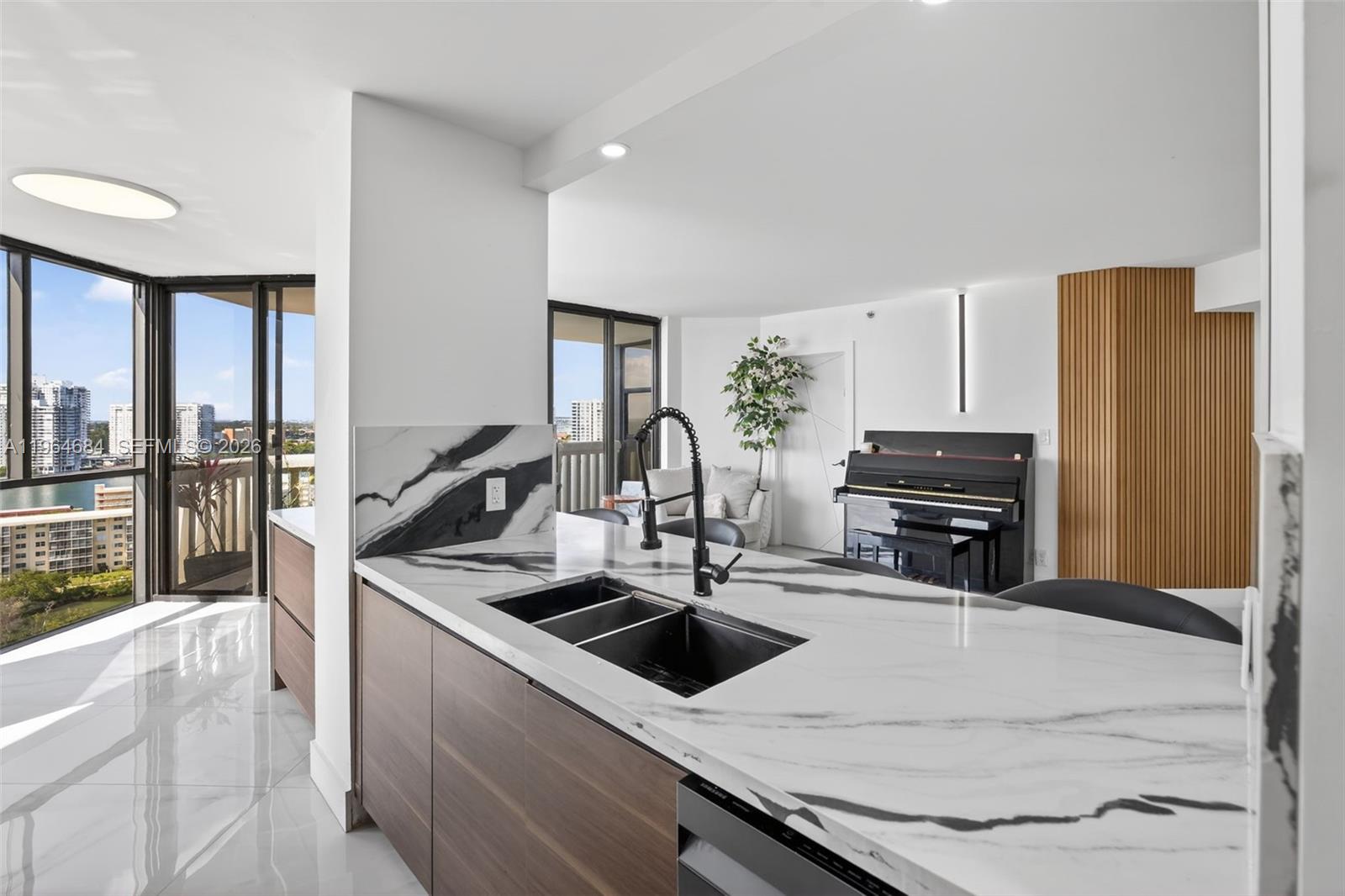 1000 Island Blvd-RENOVATED #1710, Aventura FL 33160