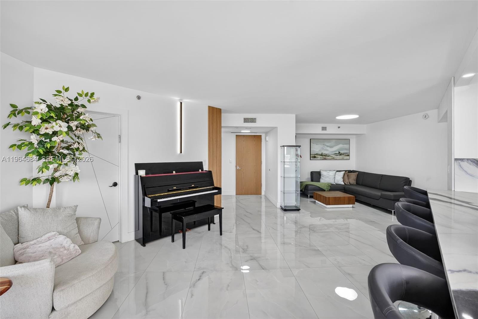 1000 Island Blvd-RENOVATED #1710, Aventura FL 33160