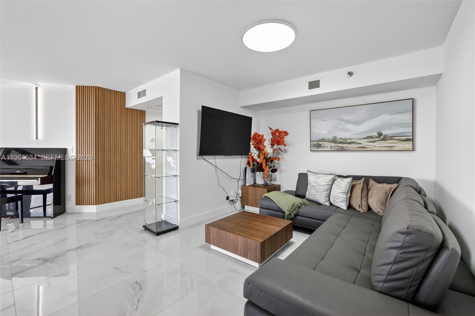 1000 Island Blvd-RENOVATED #1710, Aventura FL 33160