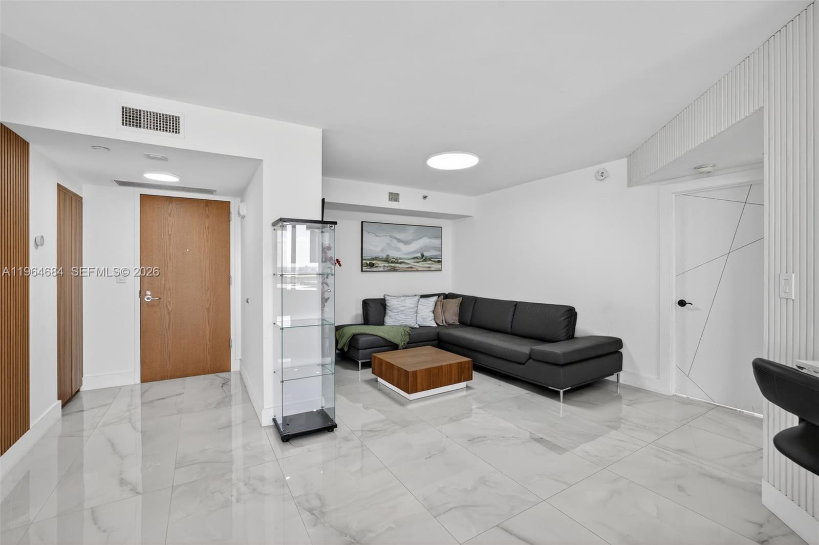 1000 Island Blvd-RENOVATED #1710, Aventura FL 33160