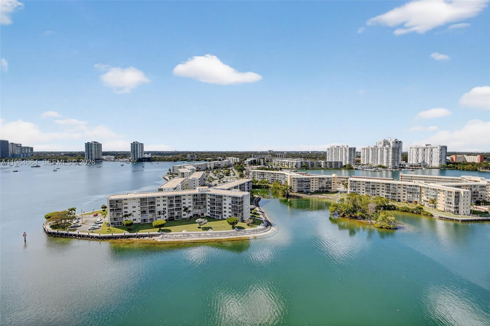 1000 Island Blvd-RENOVATED #1710, Aventura FL 33160