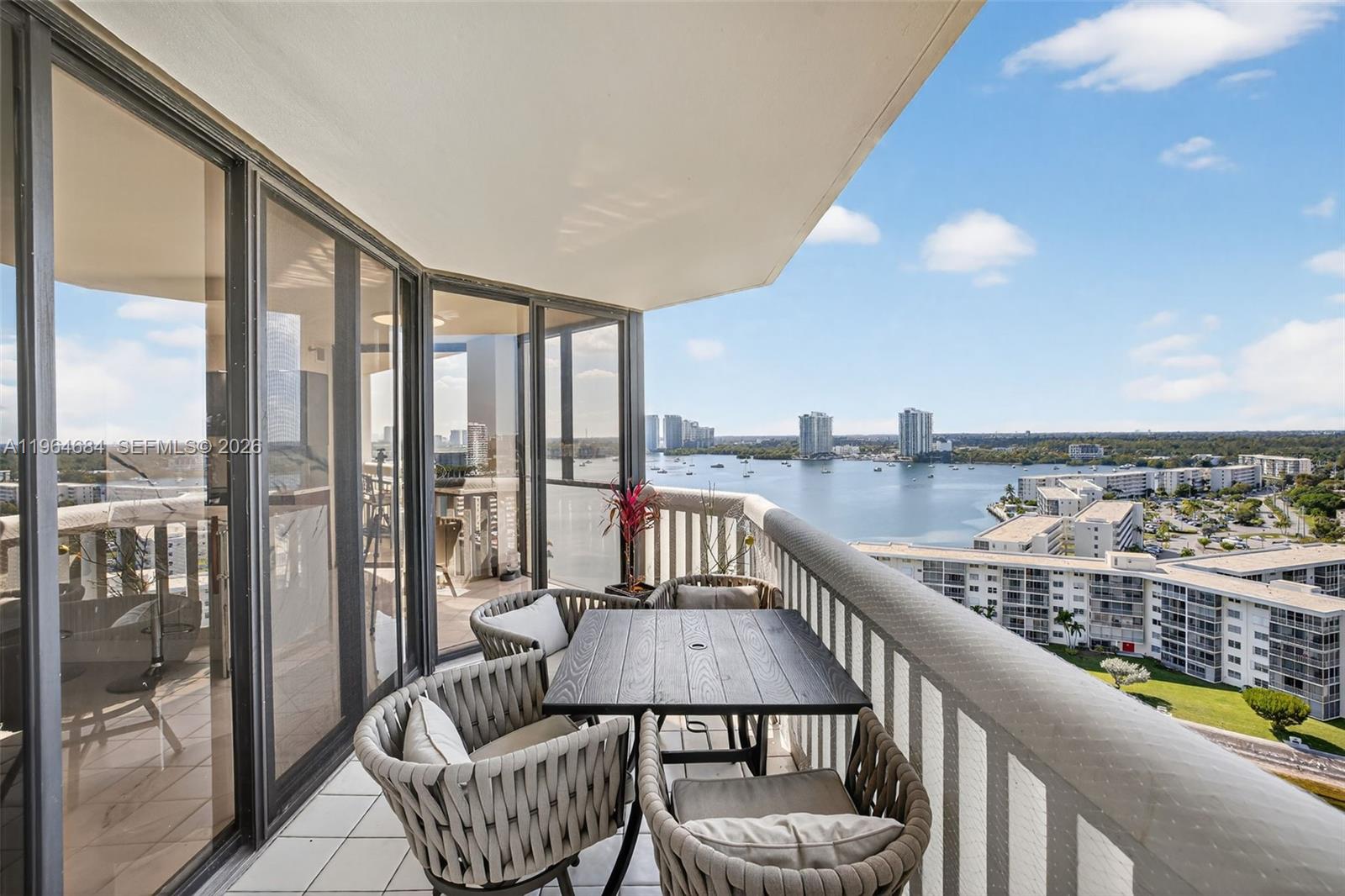 1000 Island Blvd-RENOVATED #1710, Aventura FL 33160