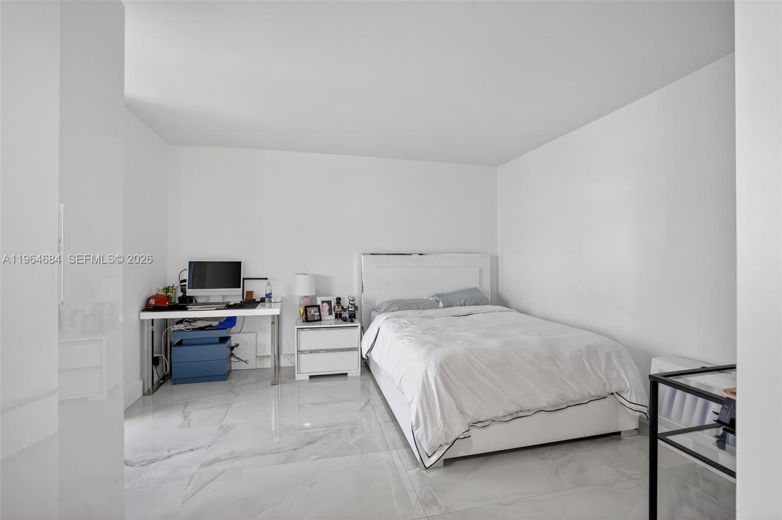 1000 Island Blvd-RENOVATED #1710, Aventura FL 33160