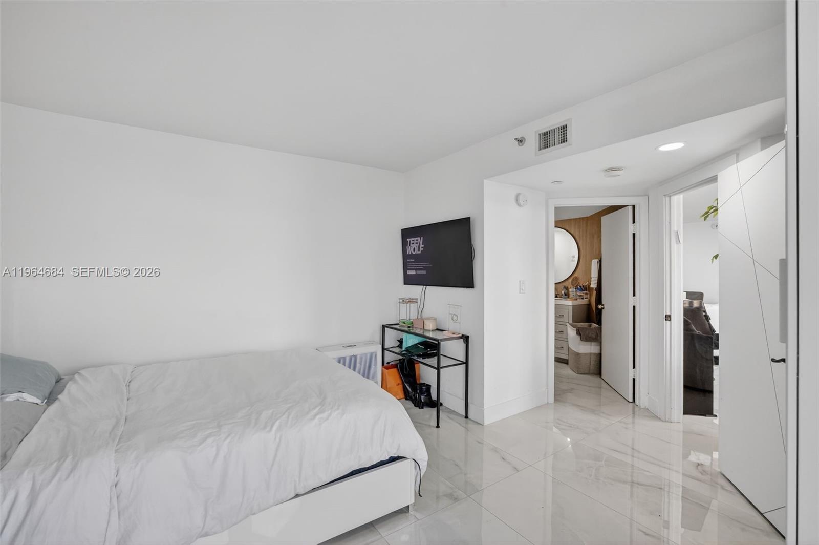 1000 Island Blvd-RENOVATED #1710, Aventura FL 33160