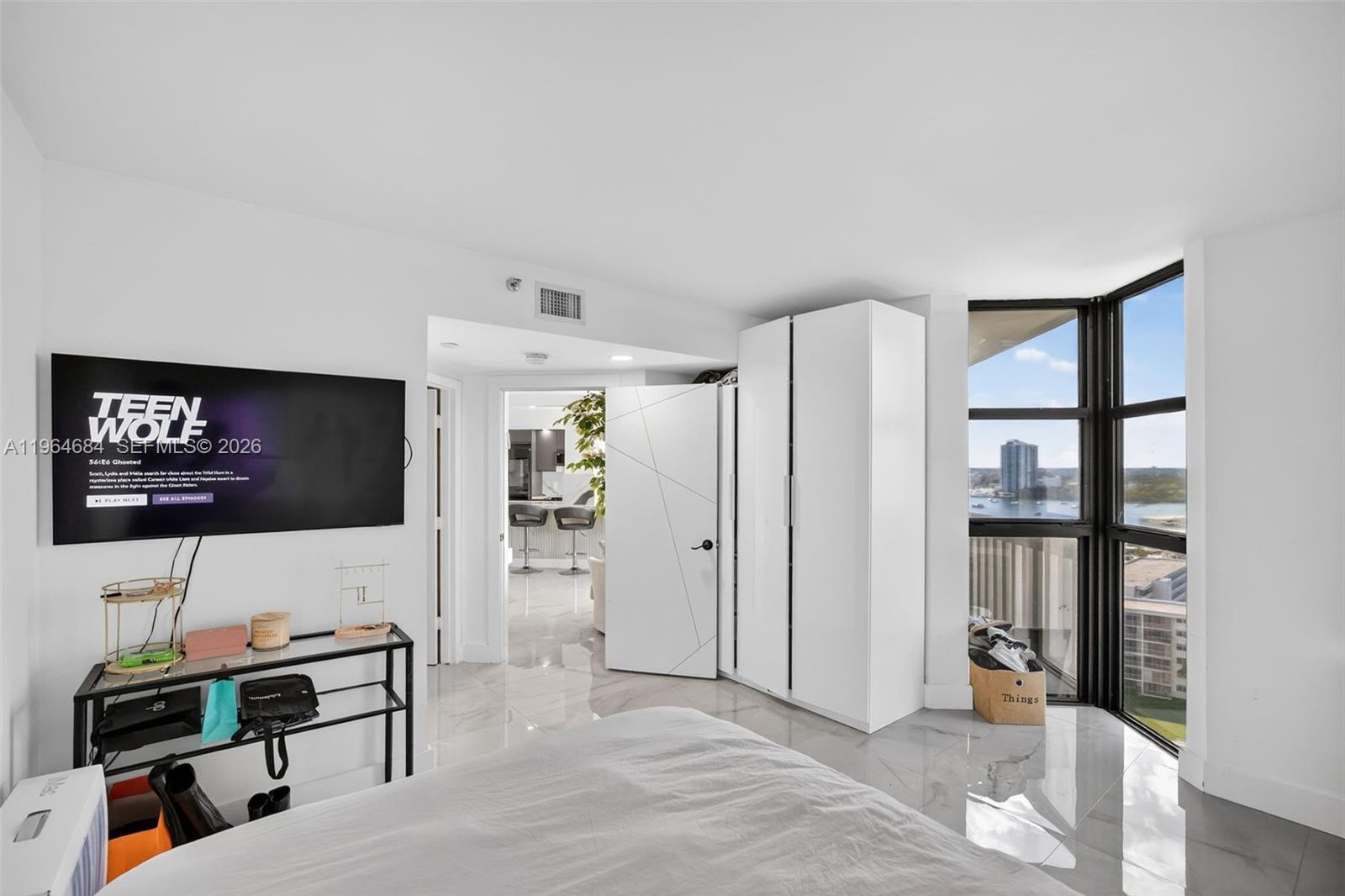 1000 Island Blvd-RENOVATED #1710, Aventura FL 33160