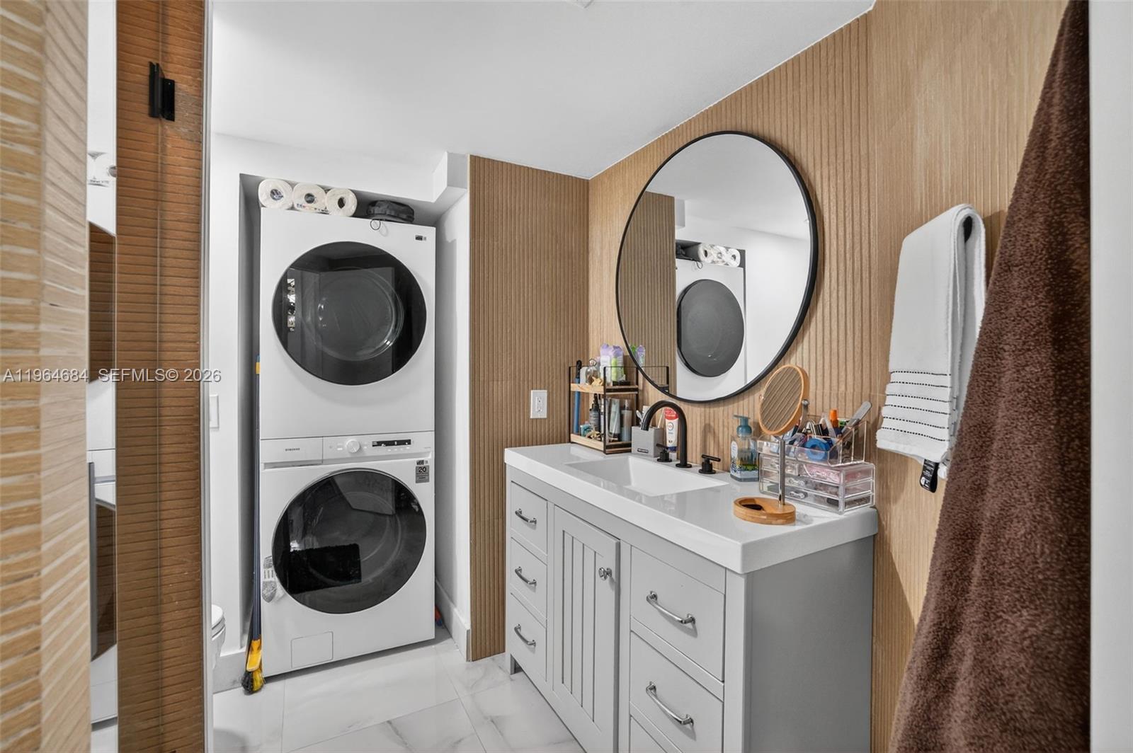 1000 Island Blvd-RENOVATED #1710, Aventura FL 33160