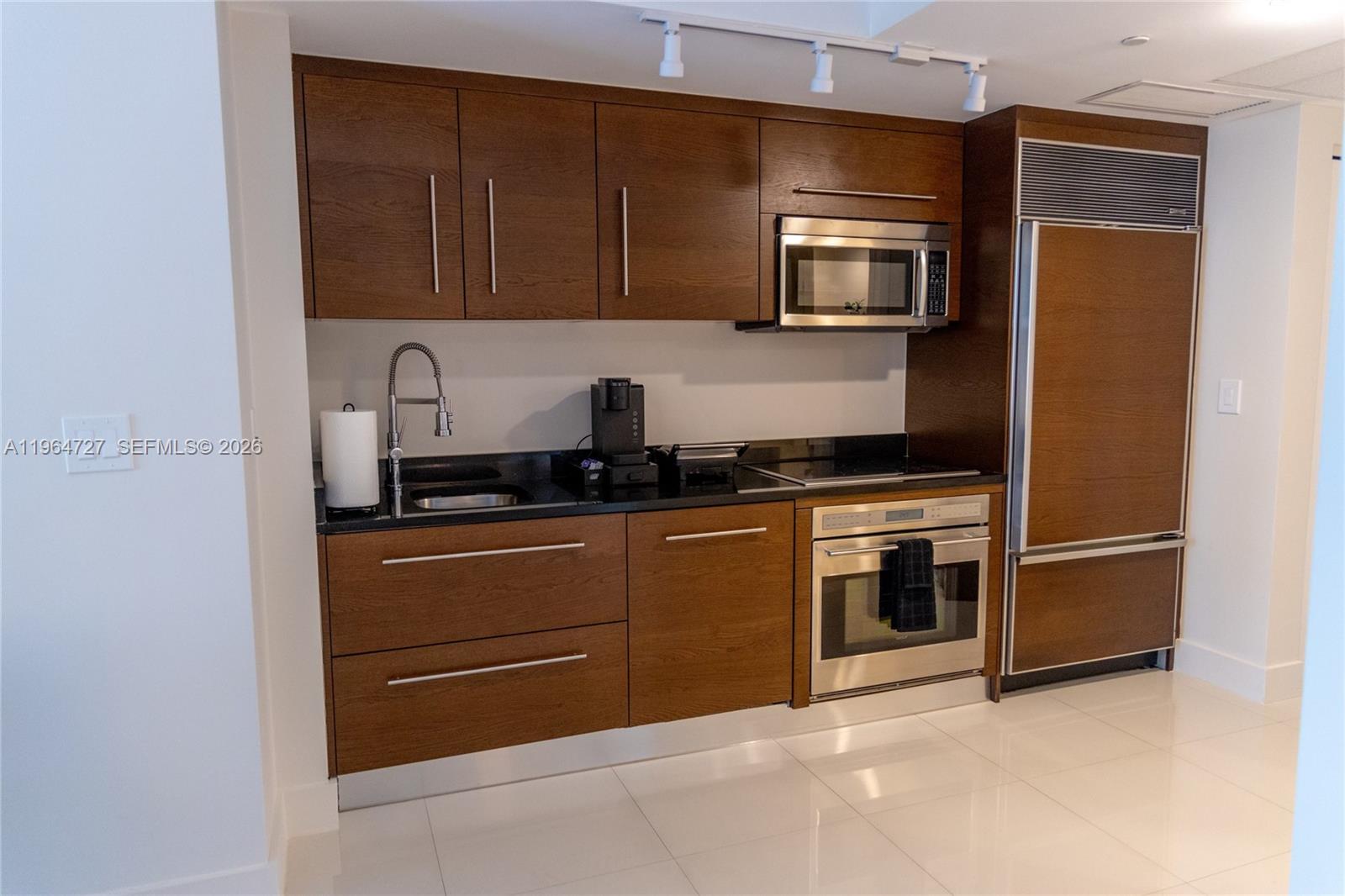 475 Brickell Ave #3510, Miami FL 33131