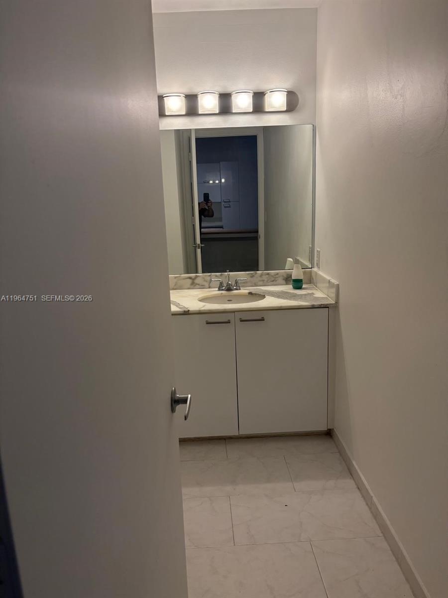 234 NE 3rd St #1509, Miami FL 33132