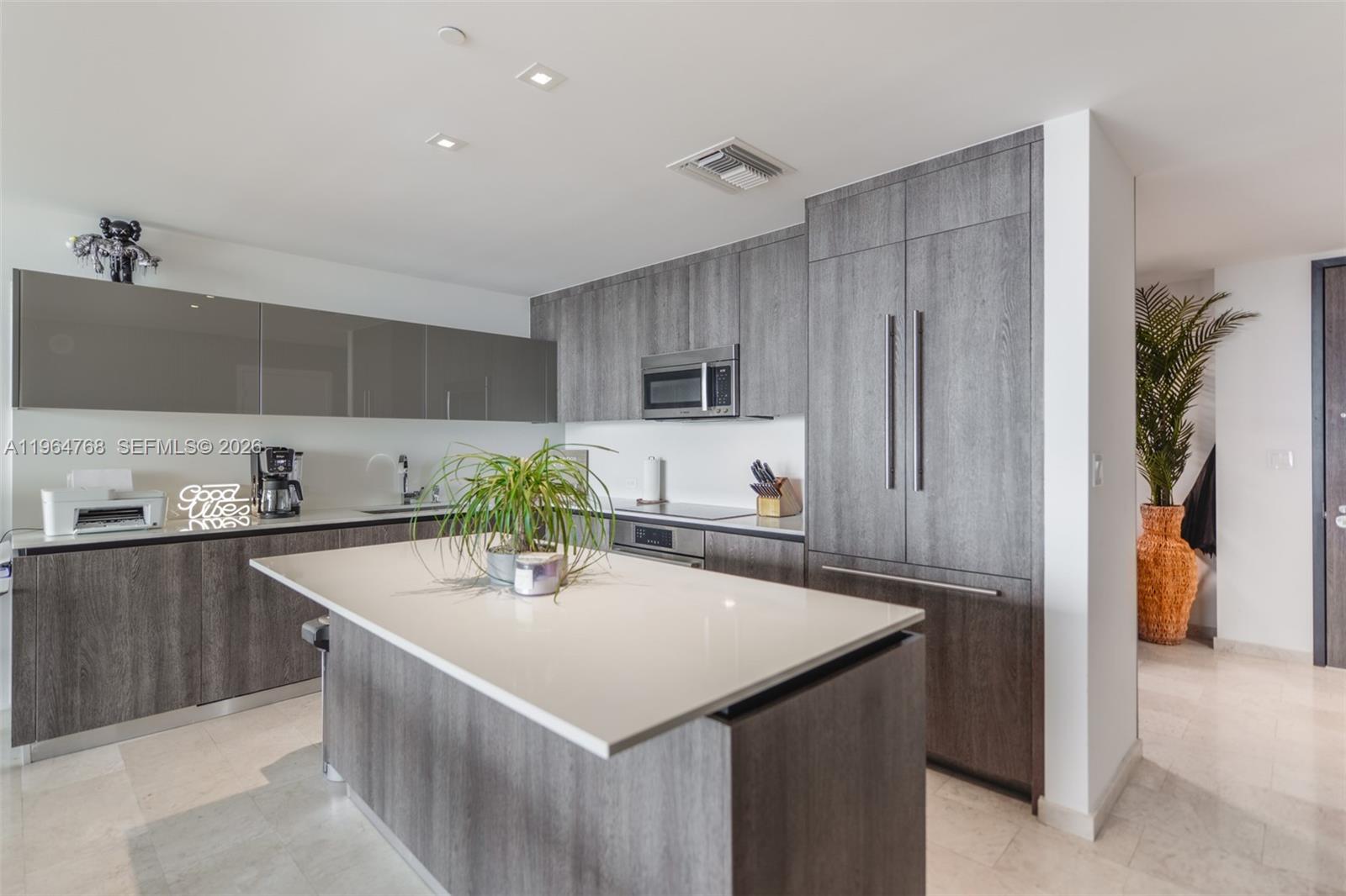 88 SW 7th St #2204, Miami FL 33130