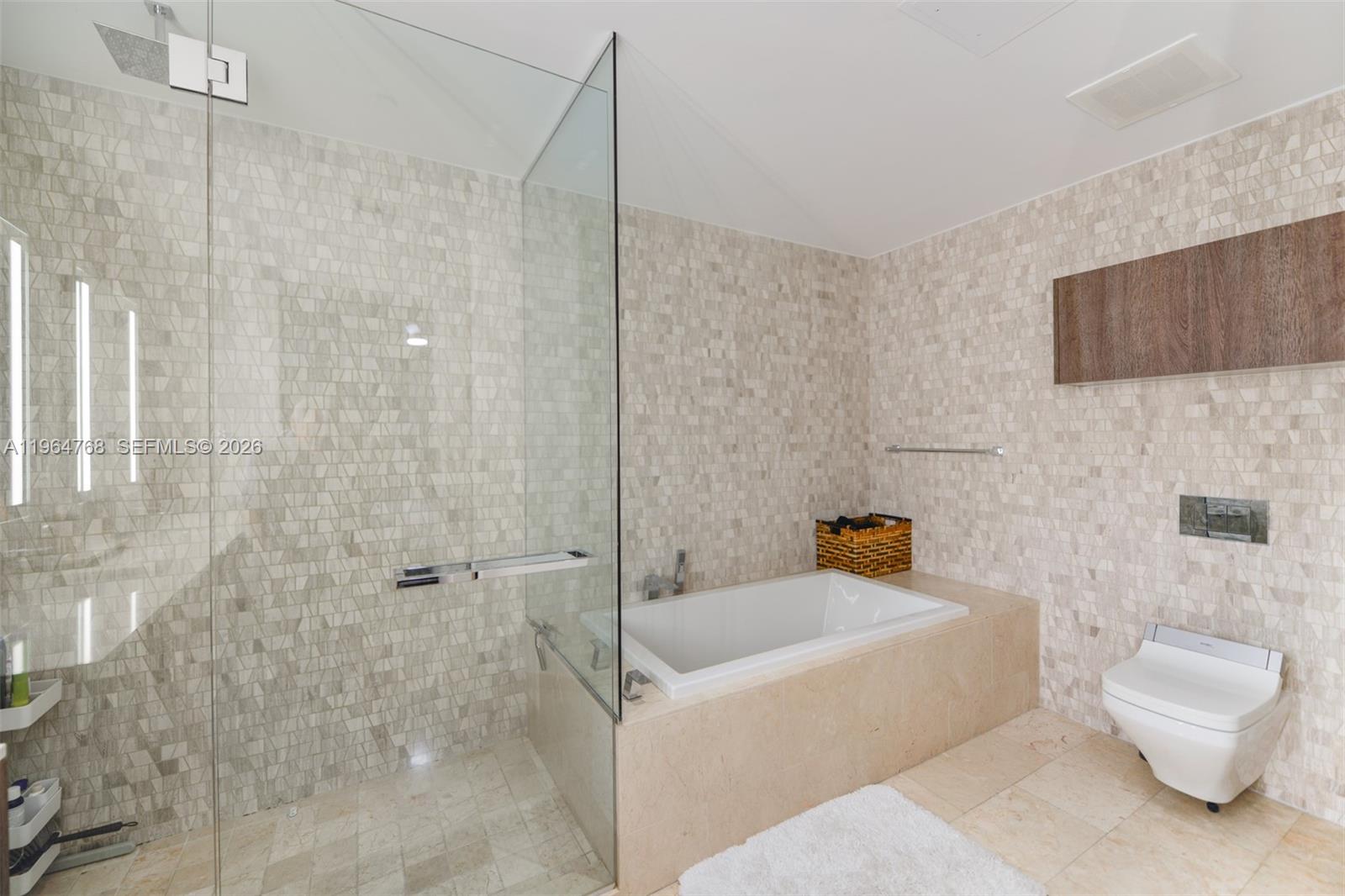 88 SW 7th St #2204, Miami FL 33130