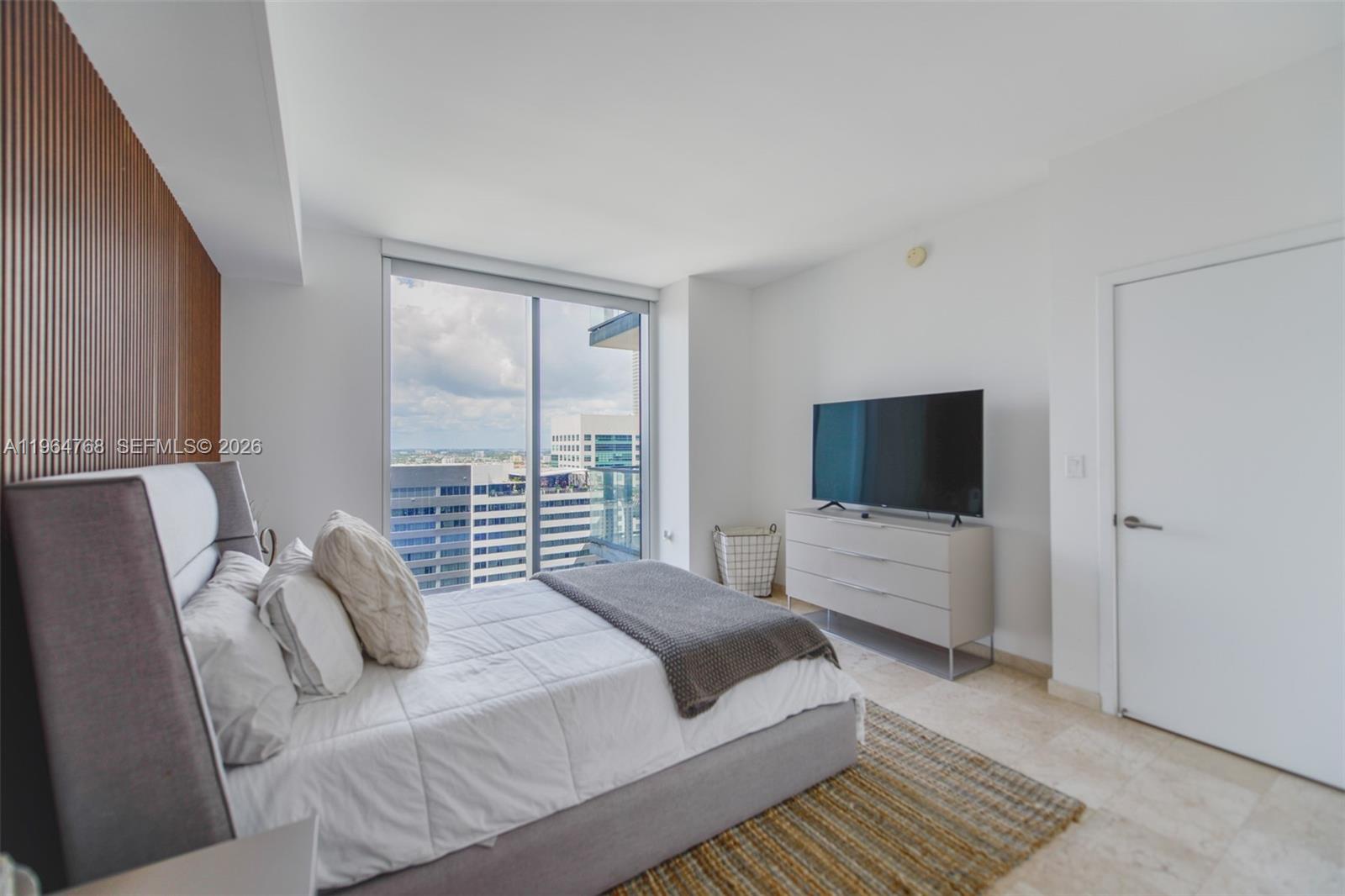 88 SW 7th St #2204, Miami FL 33130