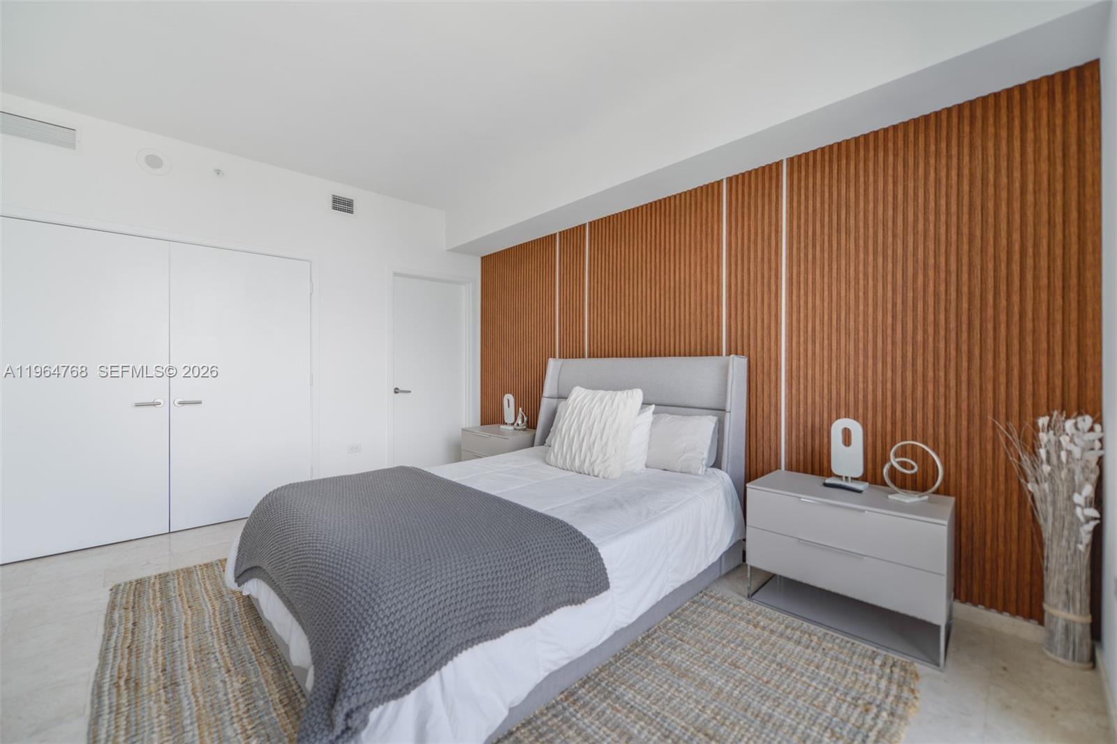 88 SW 7th St #2204, Miami FL 33130