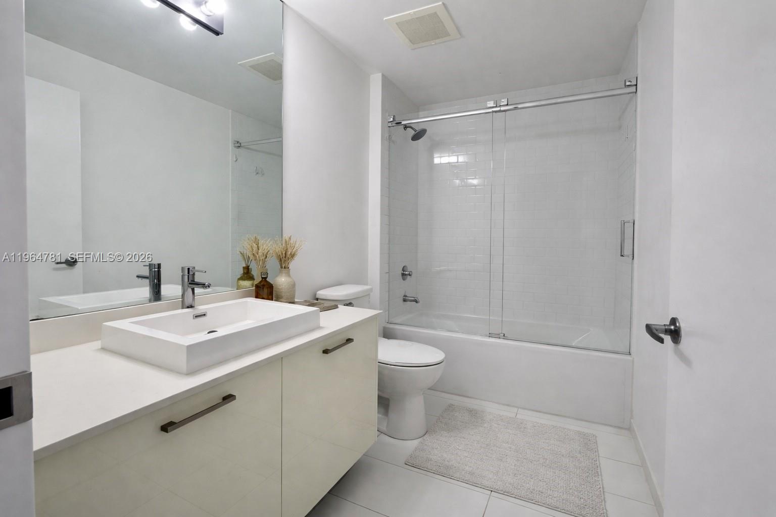 151 SE 1st St #1501, Miami FL 33131