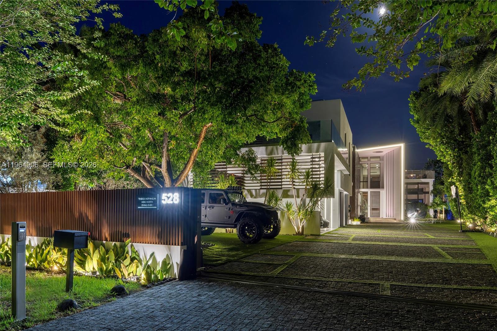 528 Lakeview Ct, Miami Beach FL 33140