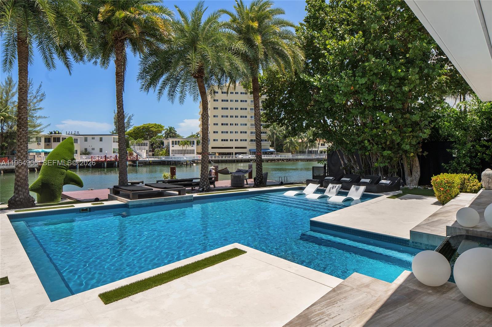 528 Lakeview Ct, Miami Beach FL 33140