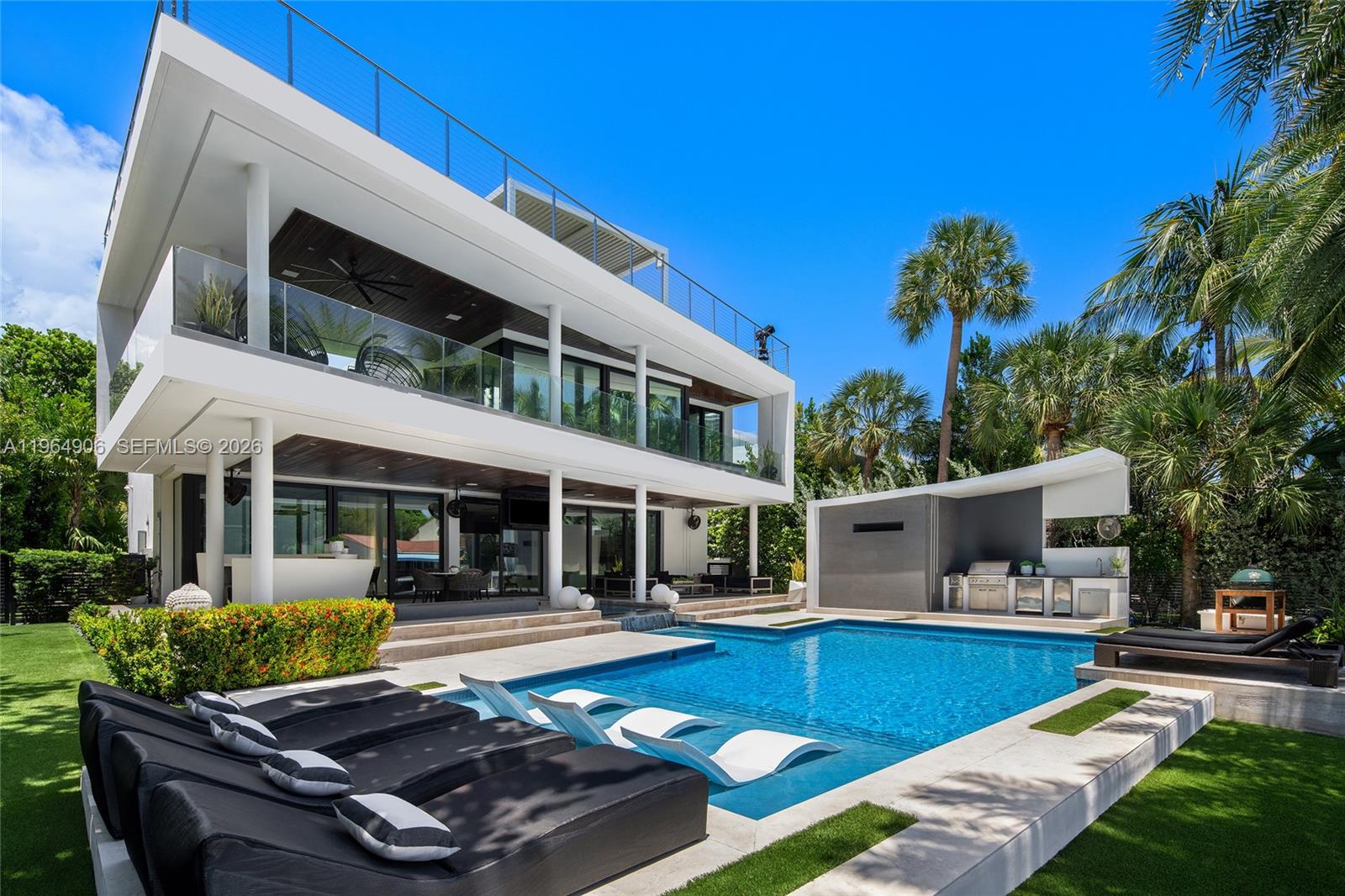 528 Lakeview Ct, Miami Beach FL 33140
