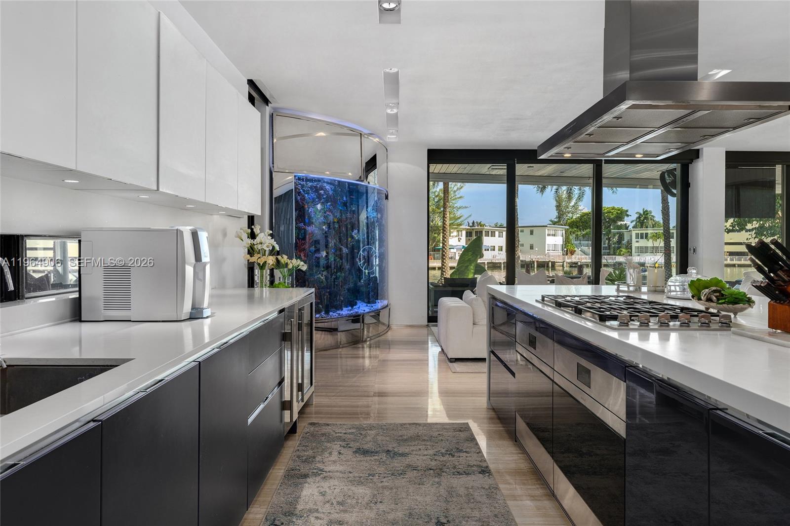 528 Lakeview Ct, Miami Beach FL 33140