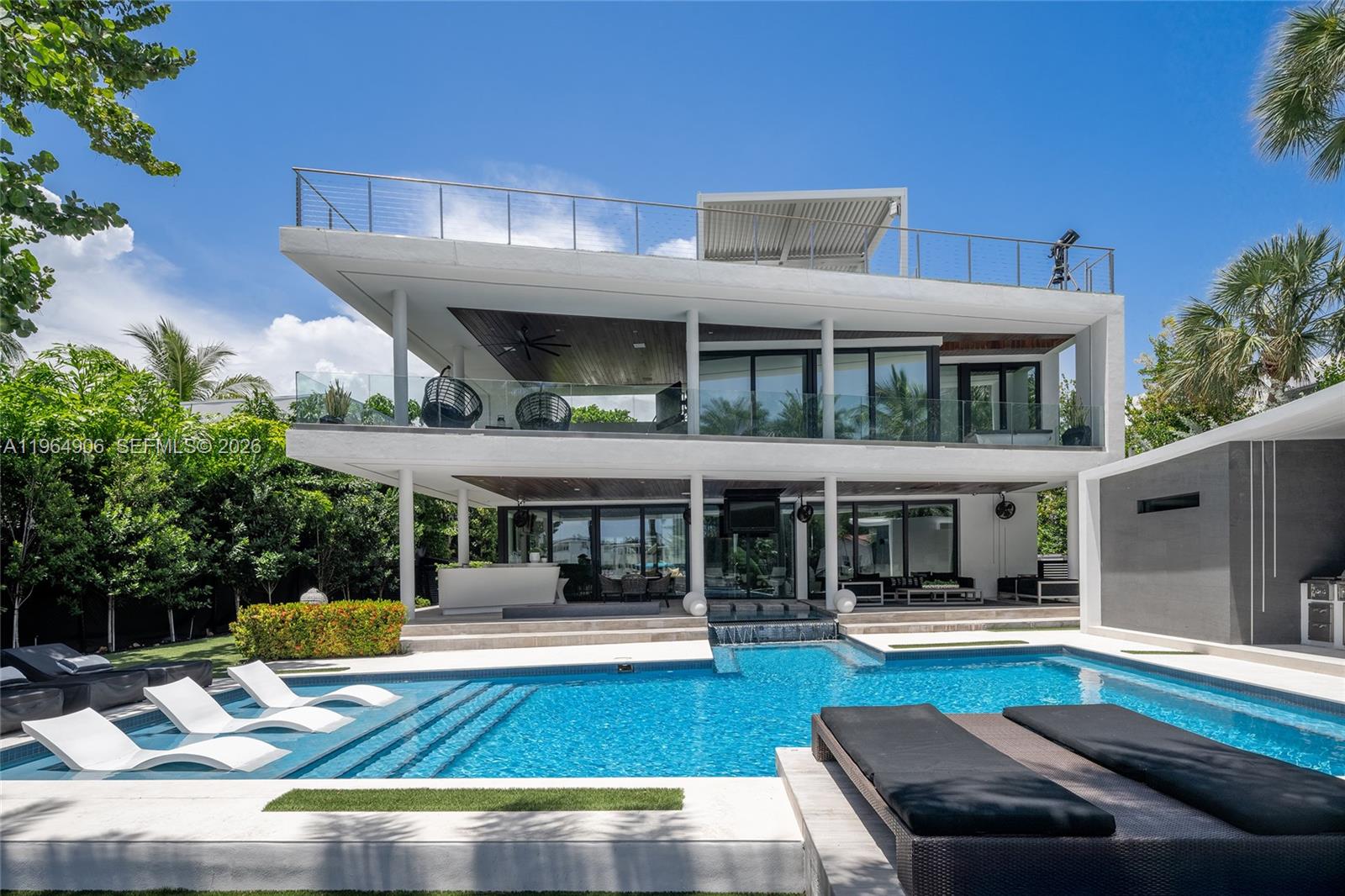 528 Lakeview Ct, Miami Beach FL 33140